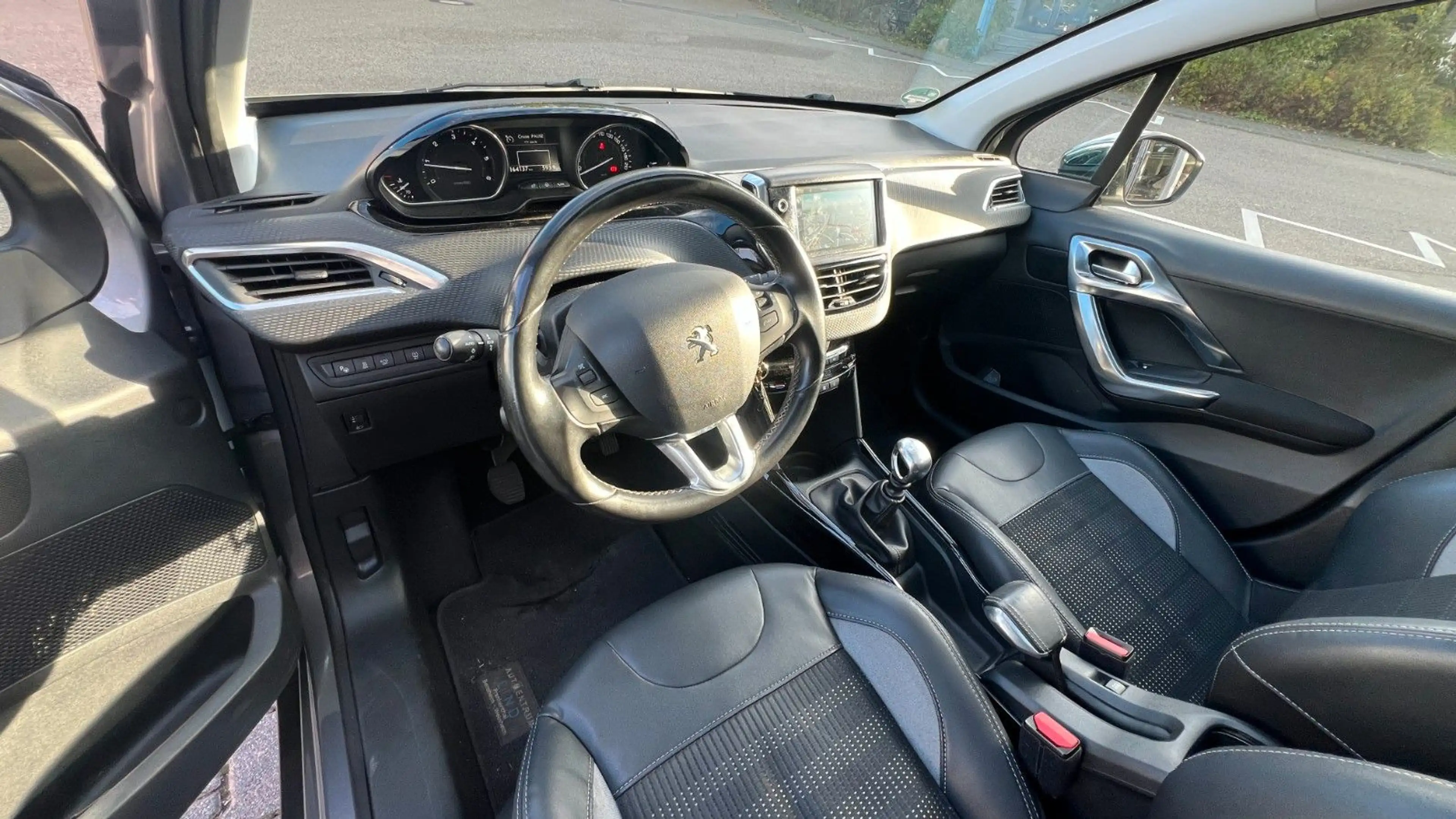 Peugeot 2008 Allure — photo 13