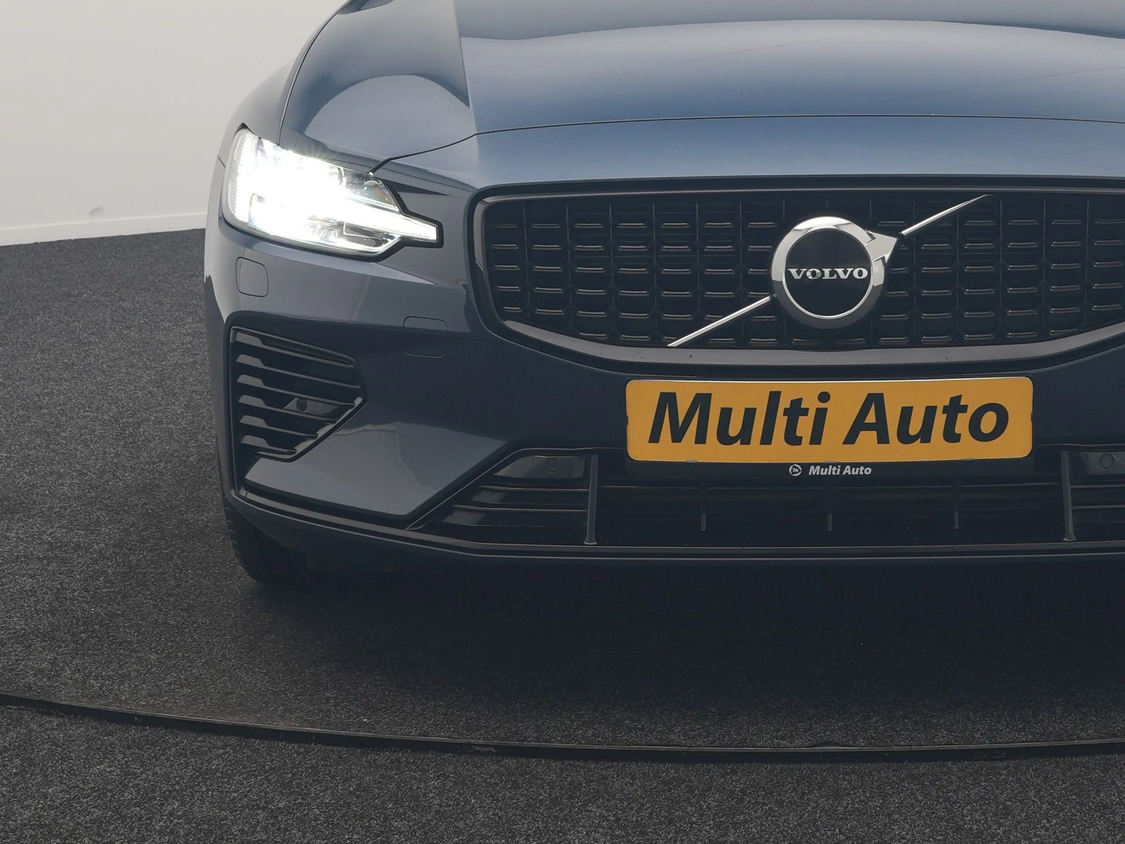 Volvo V60 T6 AWD Plus Dark Long Range PHEV 350pk Dealer O.H. — photo 16