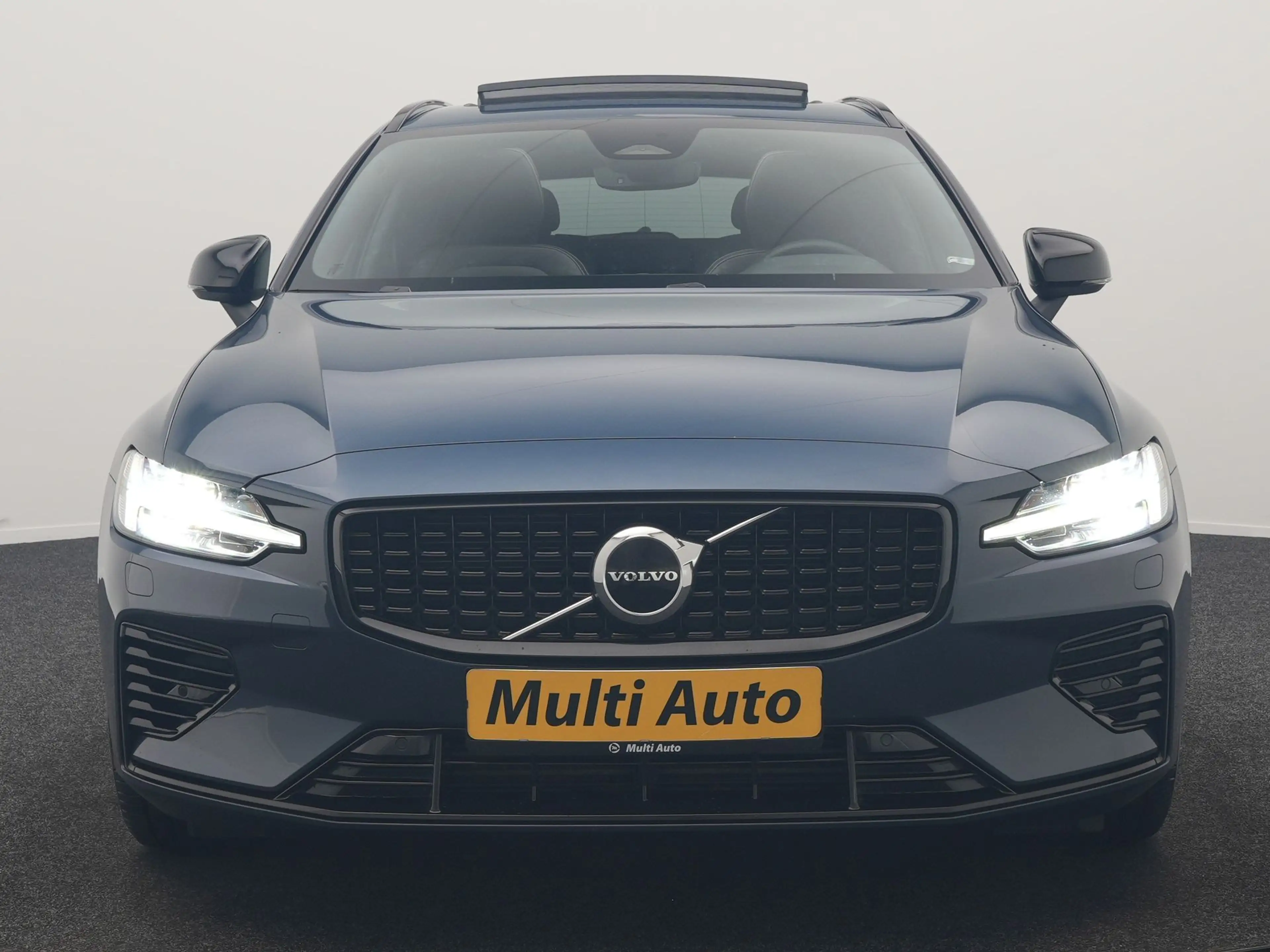 Volvo V60 T6 AWD Plus Dark Long Range PHEV 350pk Dealer O.H. — photo 18