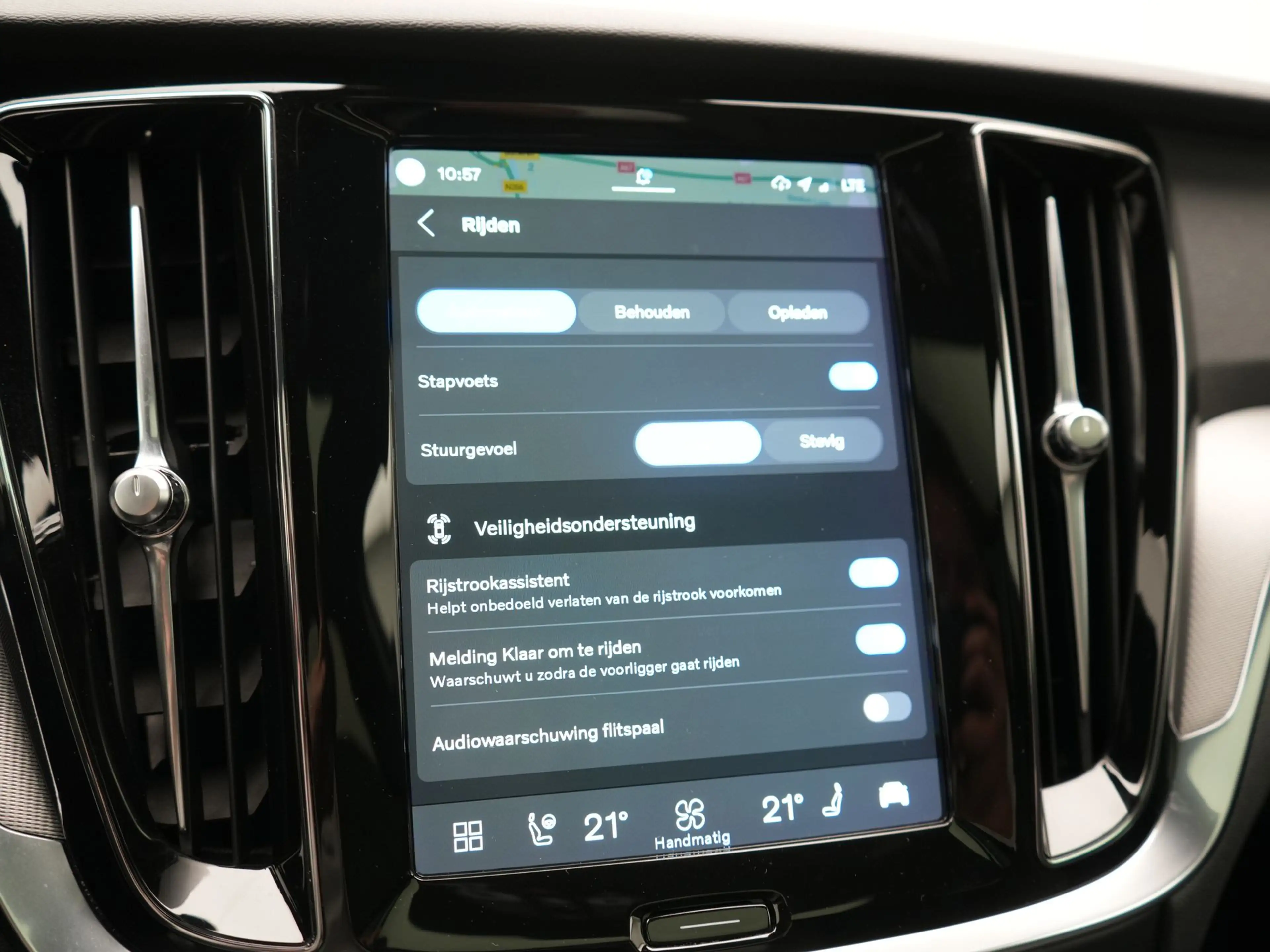Volvo V60 T6 AWD Plus Dark Long Range PHEV 350pk Dealer O.H. — photo 47