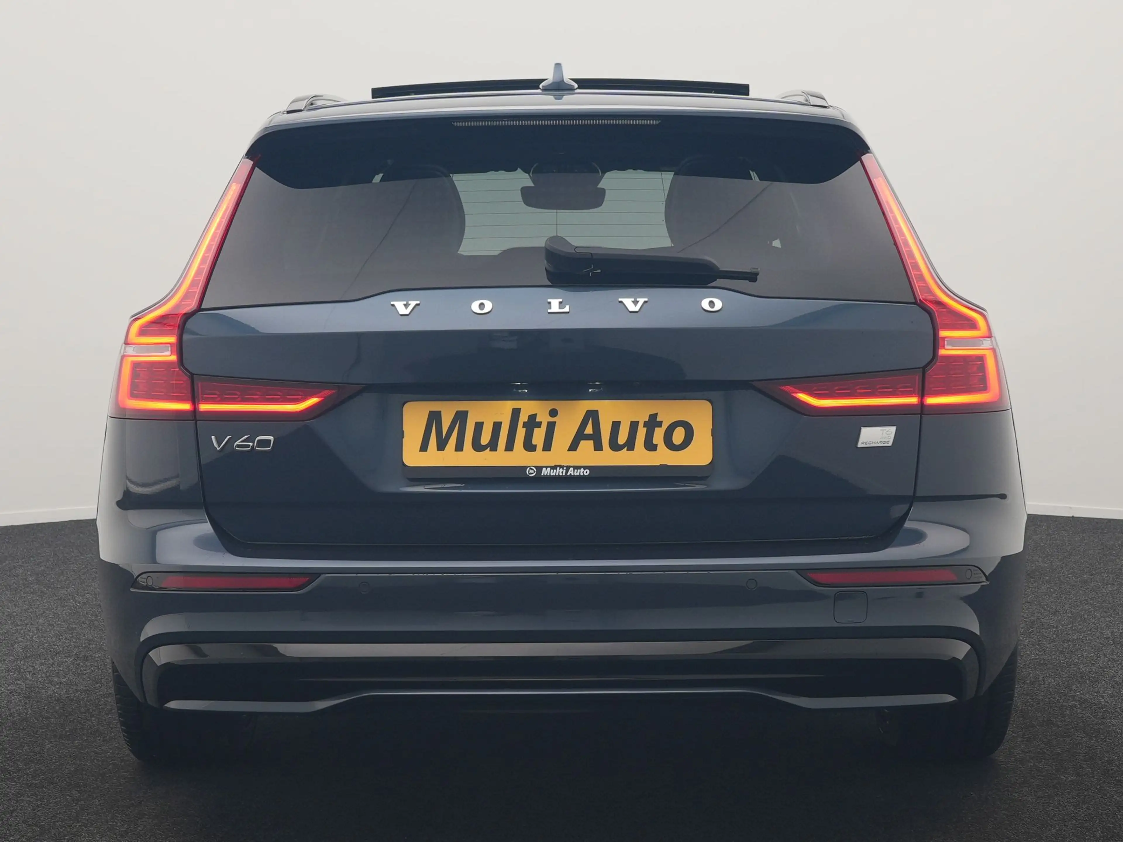 Volvo V60 T6 AWD Plus Dark Long Range PHEV 350pk Dealer O.H. — photo 19