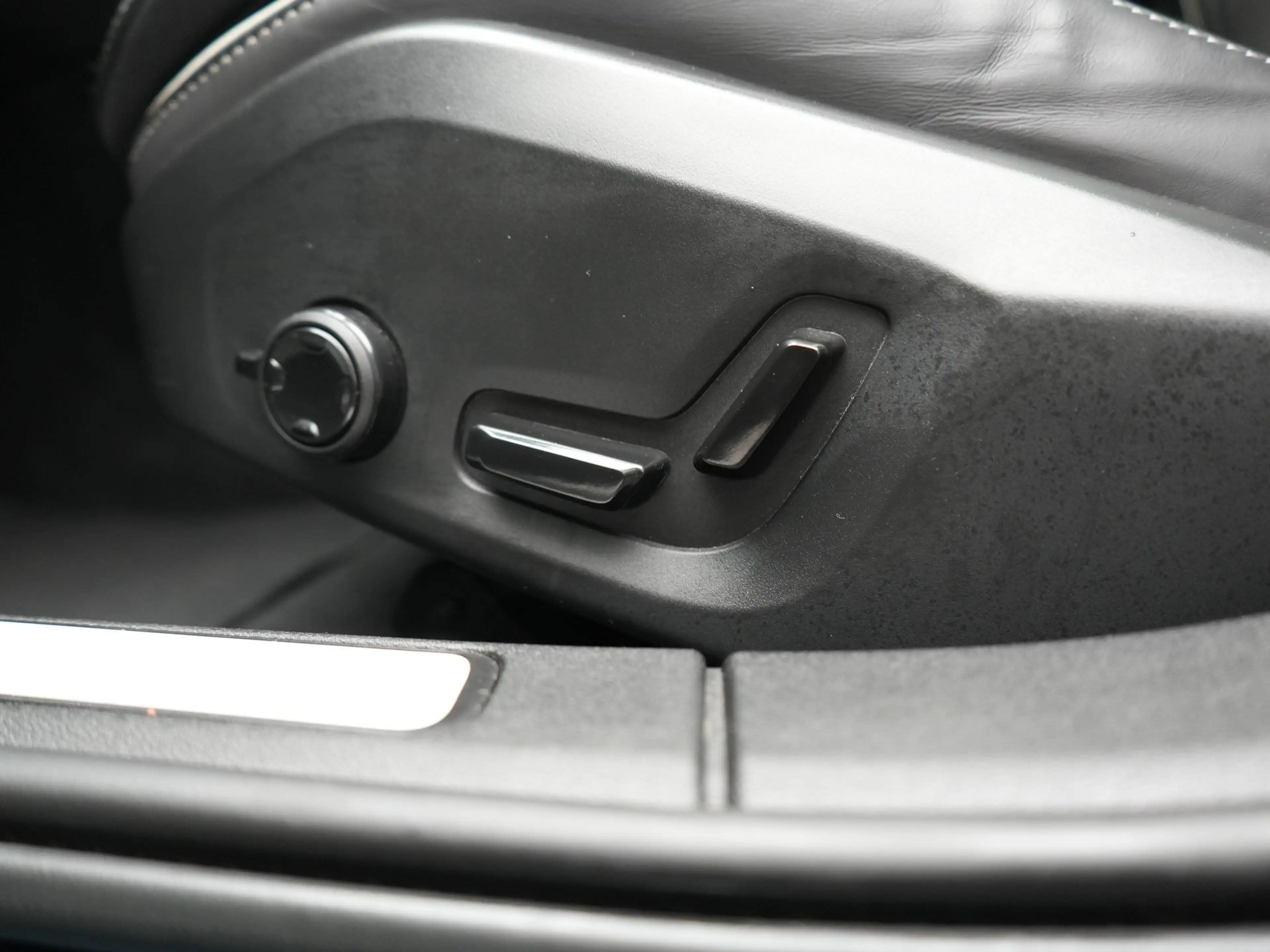 Volvo V60 T6 AWD Plus Dark Long Range PHEV 350pk Dealer O.H. — photo 12