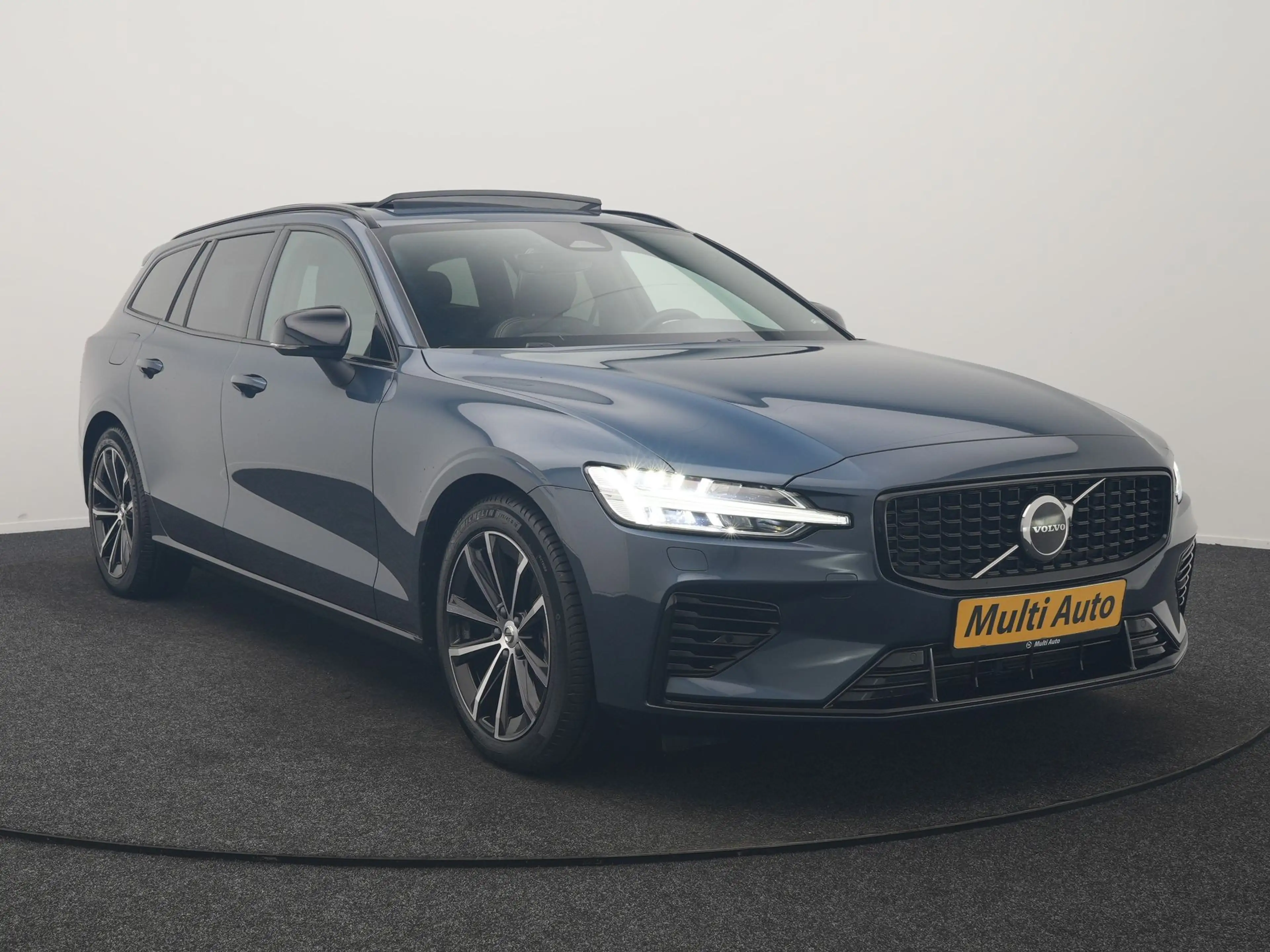 Volvo V60 T6 AWD Plus Dark Long Range PHEV 350pk Dealer O.H. — photo 22
