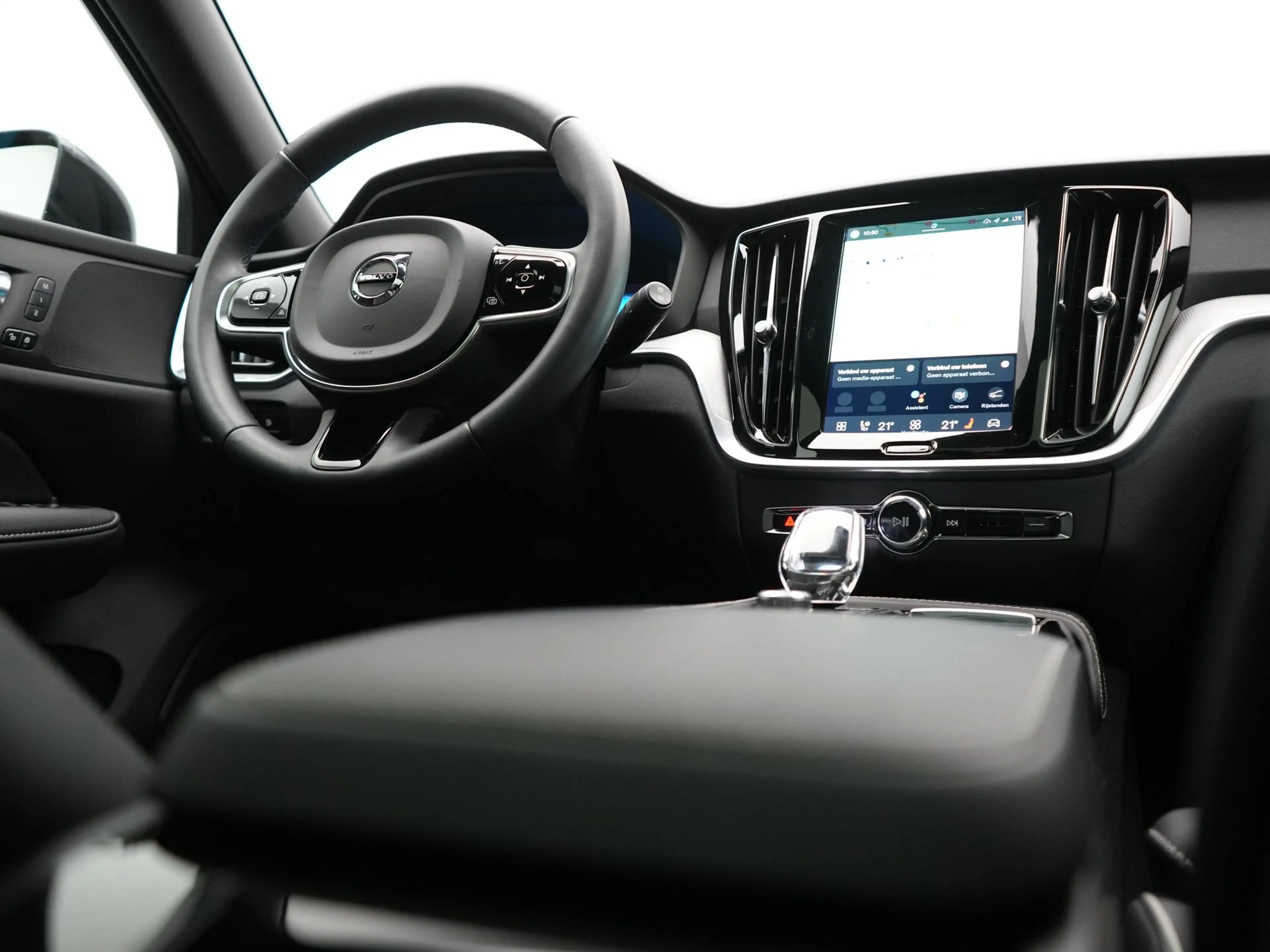 Volvo V60 T6 AWD Plus Dark Long Range PHEV 350pk Dealer O.H. — photo 26