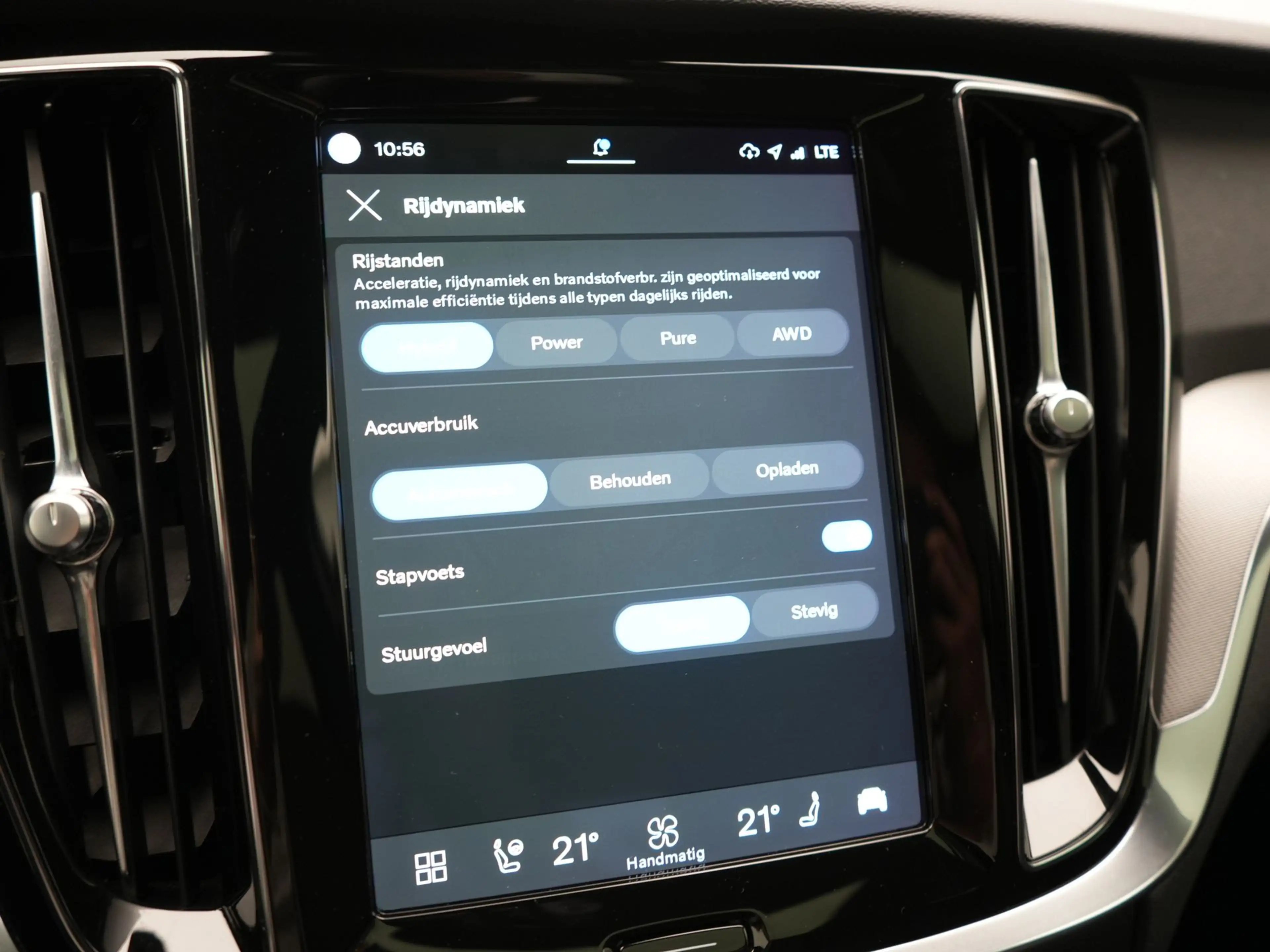 Volvo V60 T6 AWD Plus Dark Long Range PHEV 350pk Dealer O.H. — photo 41