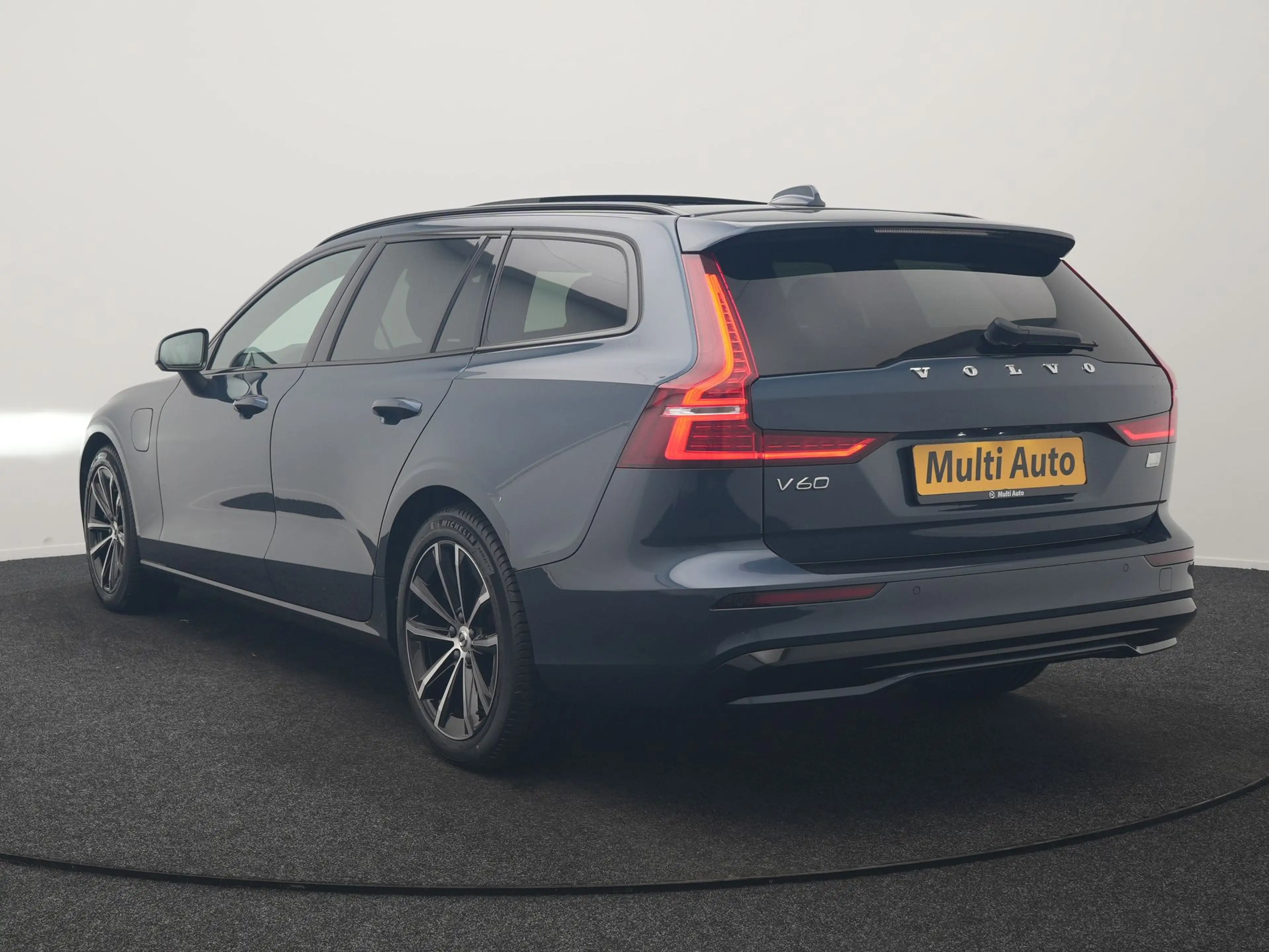 Volvo V60 T6 AWD Plus Dark Long Range PHEV 350pk Dealer O.H. — photo 23