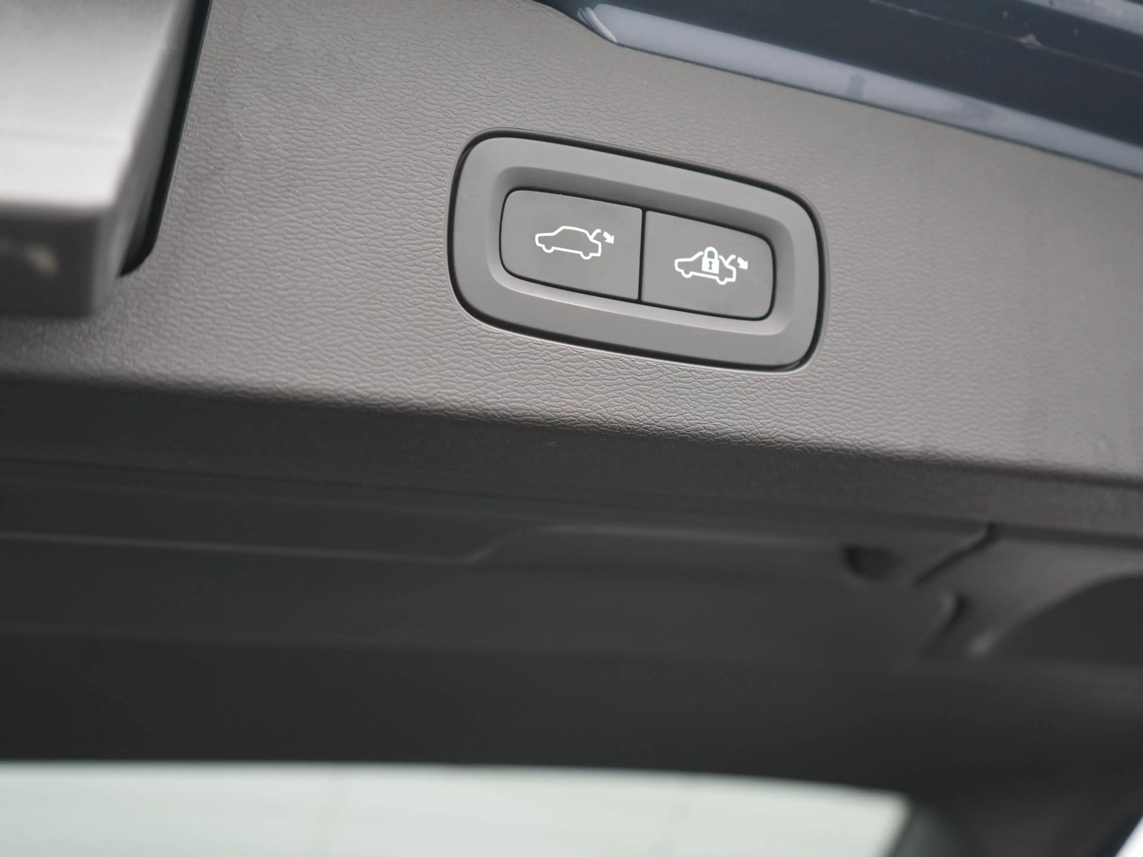 Volvo V60 T6 AWD Plus Dark Long Range PHEV 350pk Dealer O.H. — photo 33