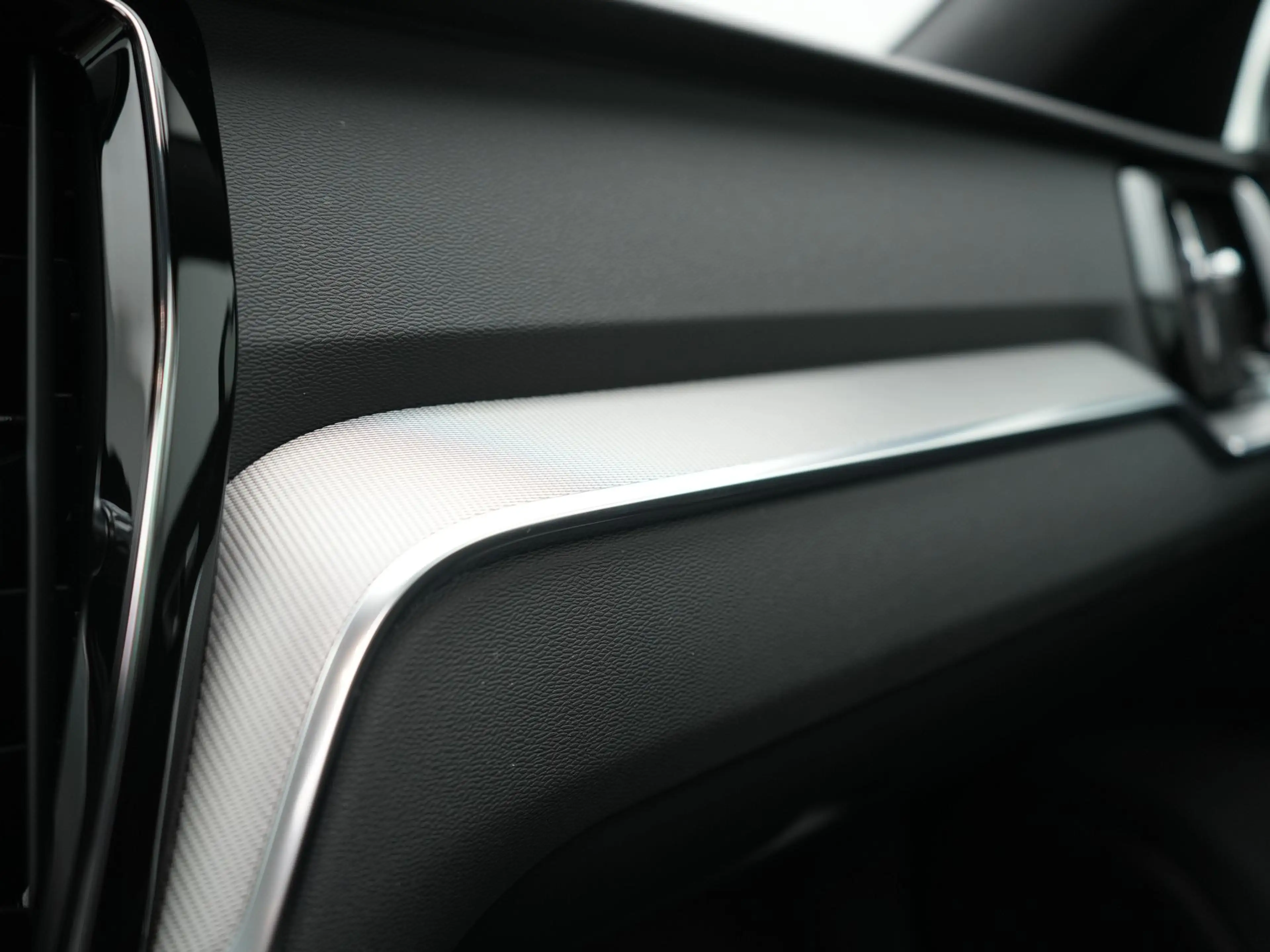 Volvo V60 T6 AWD Plus Dark Long Range PHEV 350pk Dealer O.H. — photo 34