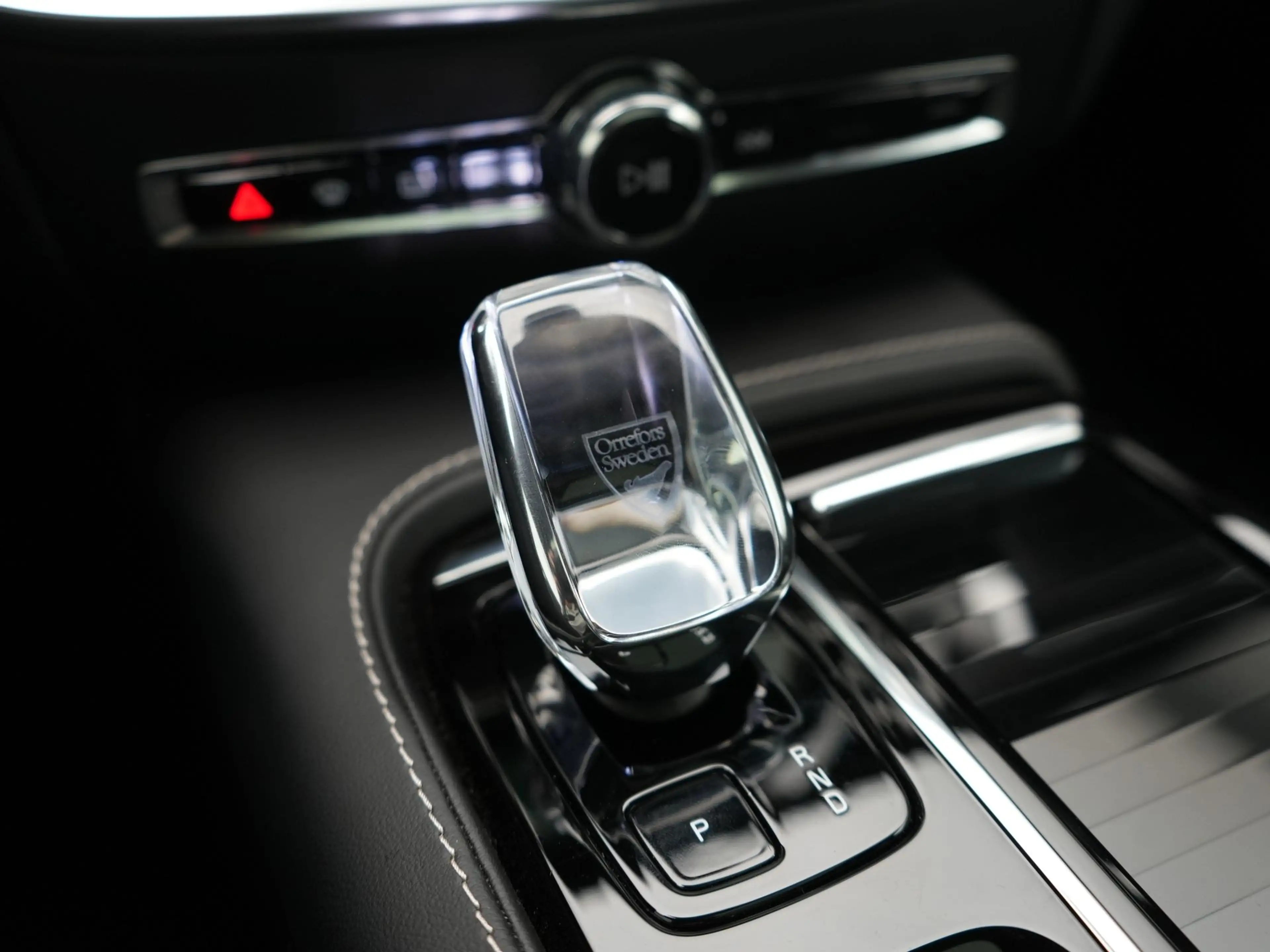 Volvo V60 T6 AWD Plus Dark Long Range PHEV 350pk Dealer O.H. — photo 32
