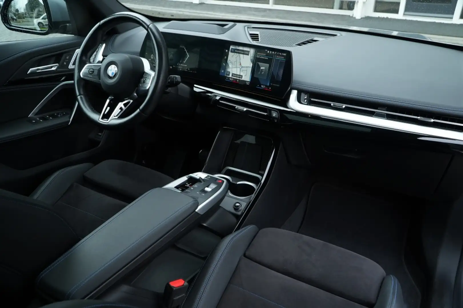 BMW X1 sDrive18i M-Sport I Pano I Head-up I 19 Inch I Grau - 2