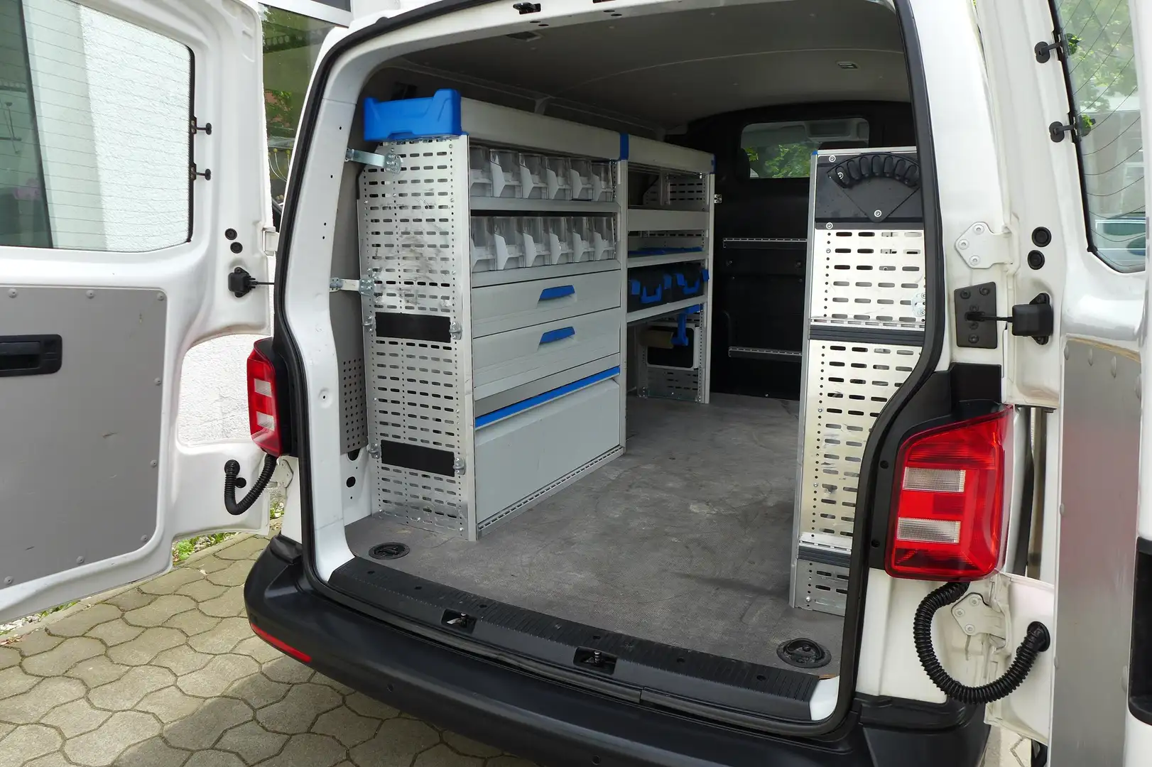 Volkswagen T6 Transporter Navi Klima Regale PTS Weiß - 2
