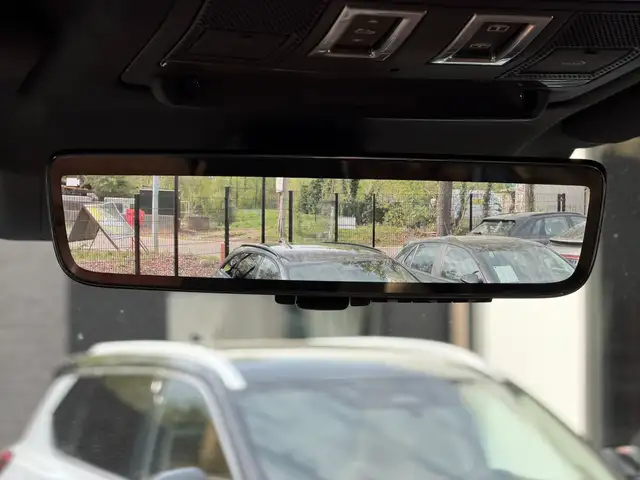 Land Rover Defender view 14