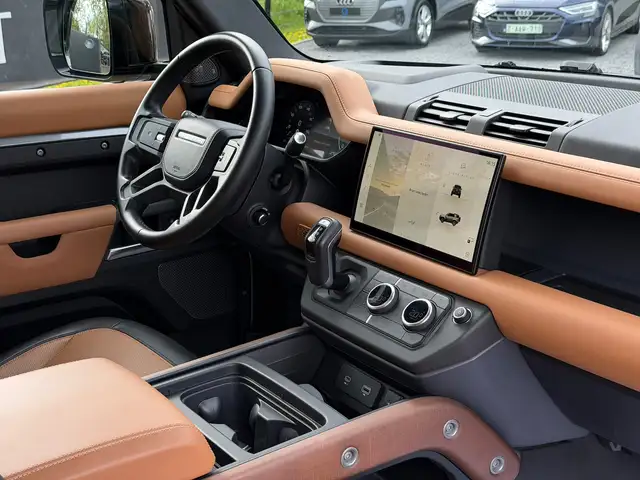 Land Rover Defender view 5