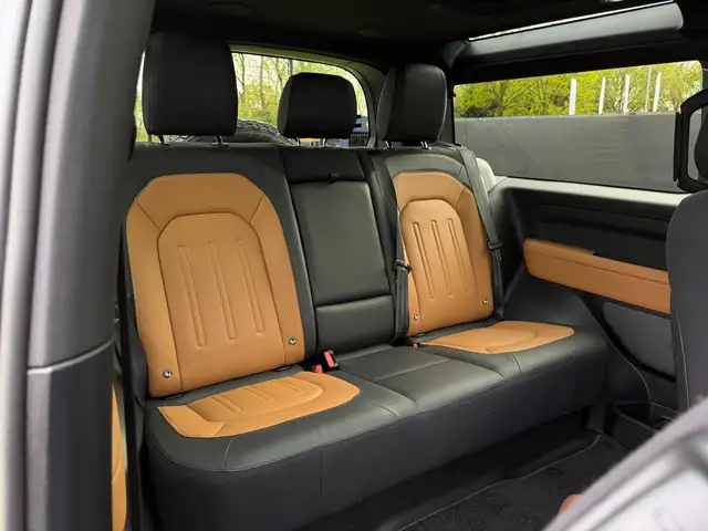 Land Rover Defender view 7