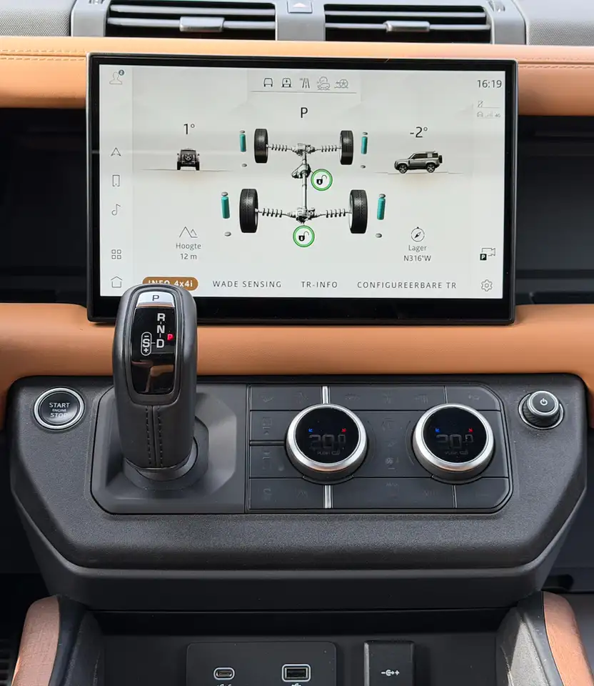 Land Rover Defender D300 KAHN PANO MERIDIAN 360°CAM VERWAMD EN GEVENTILEERD LEDER — 12/20