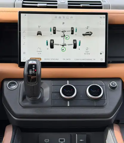 Land Rover Defender view 12