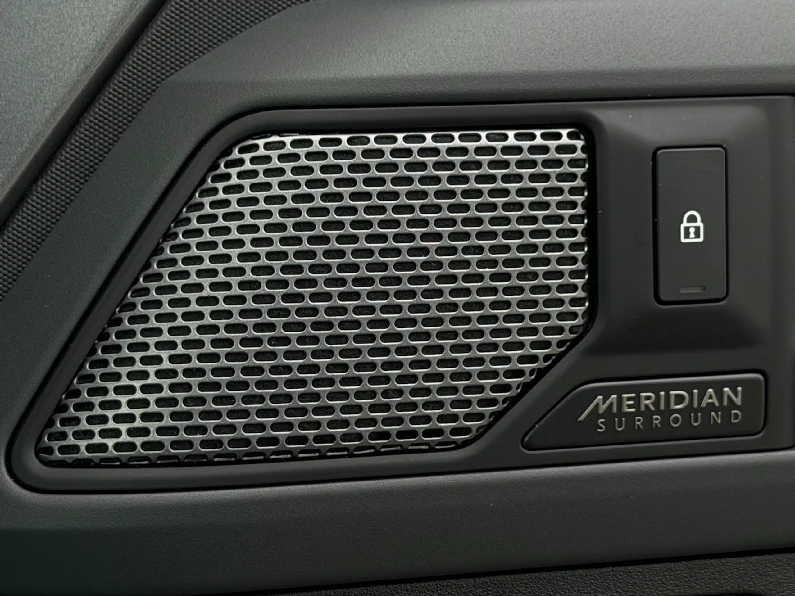 Land Rover Defender D300 KAHN PANO MERIDIAN 360°CAM VERWAMD EN GEVENTILEERD LEDER — 16/20