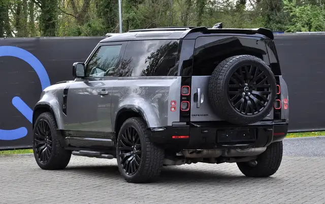 Land Rover Defender view 3