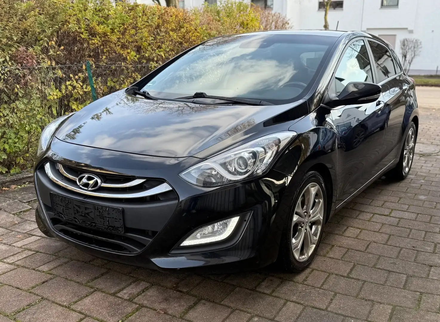 Hyundai i30 1.6 CRDi FIFA World Cup Edition/PANO/R-KAM Schwarz - 2