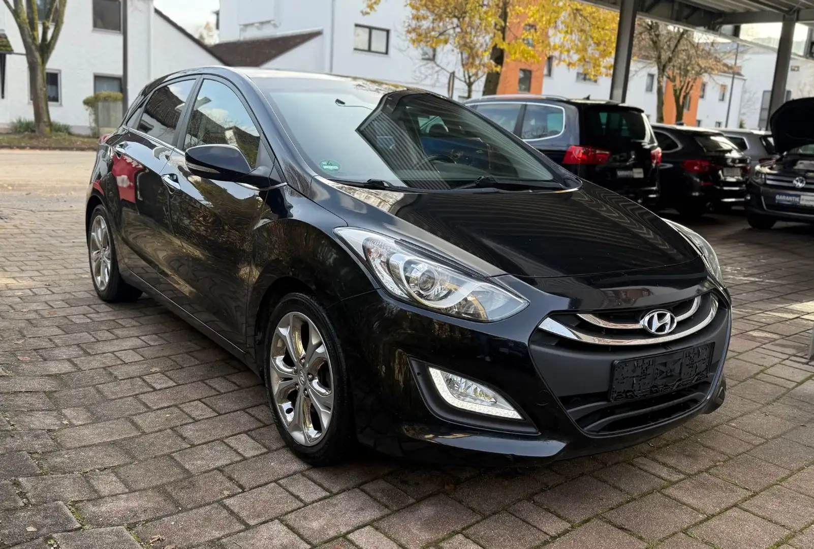 Hyundai i30 1.6 CRDi FIFA World Cup Edition/PANO/R-KAM Schwarz - 1