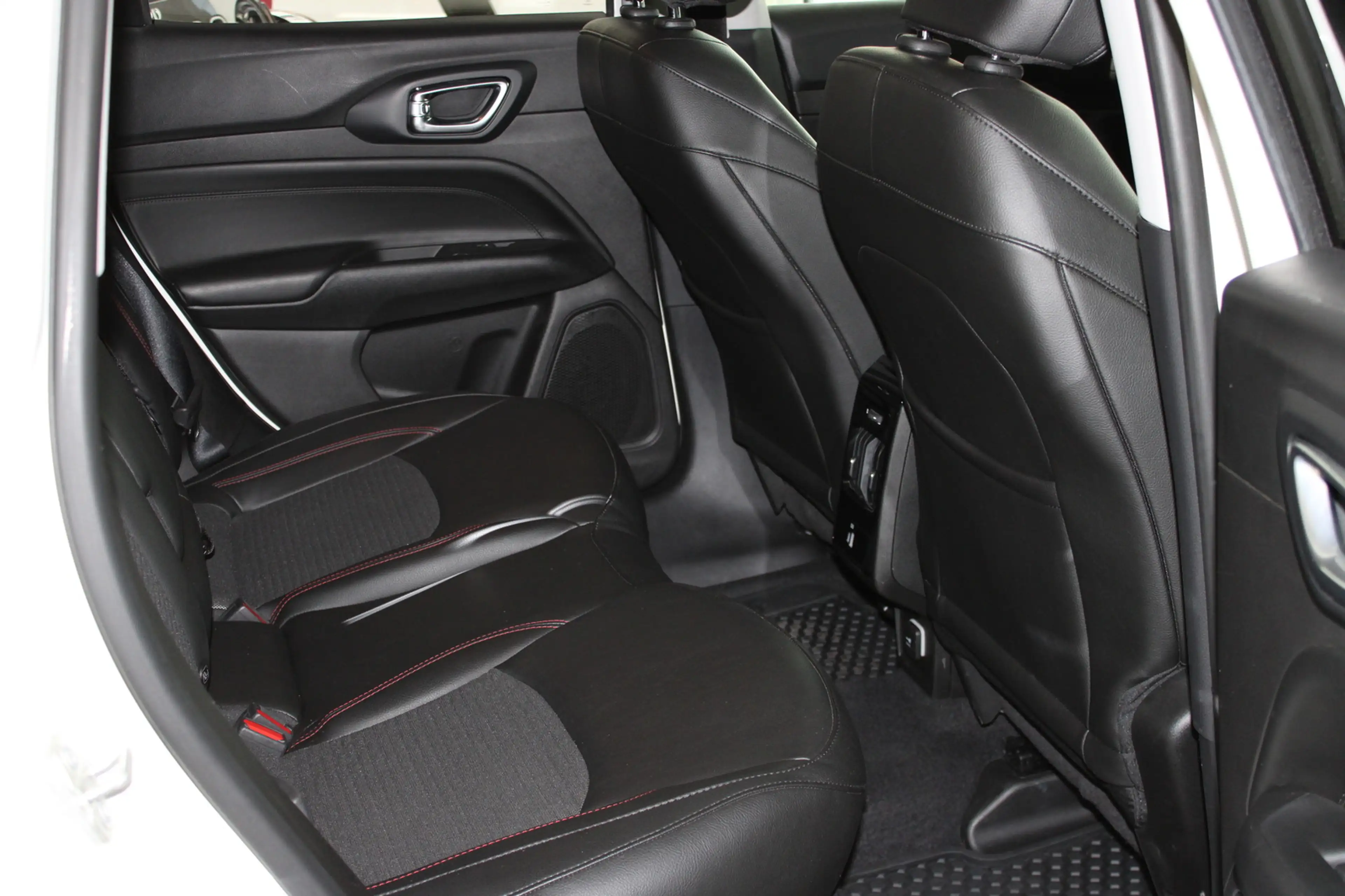 Jeep Compass 1.5 GSE Leder/LED/Navi/Kam — photo 13