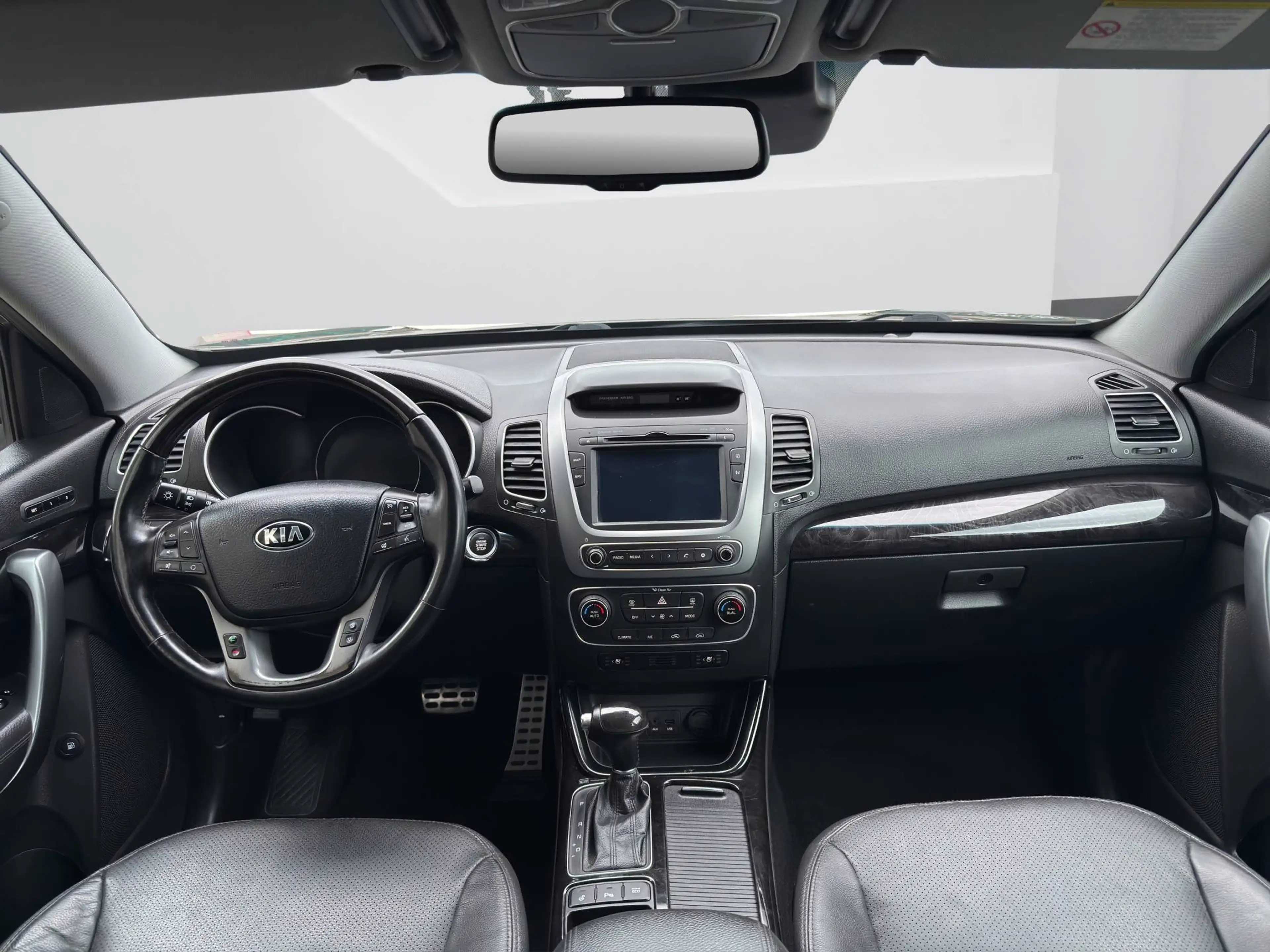 Kia Sorento Platinum Edition 4WD — photo 10