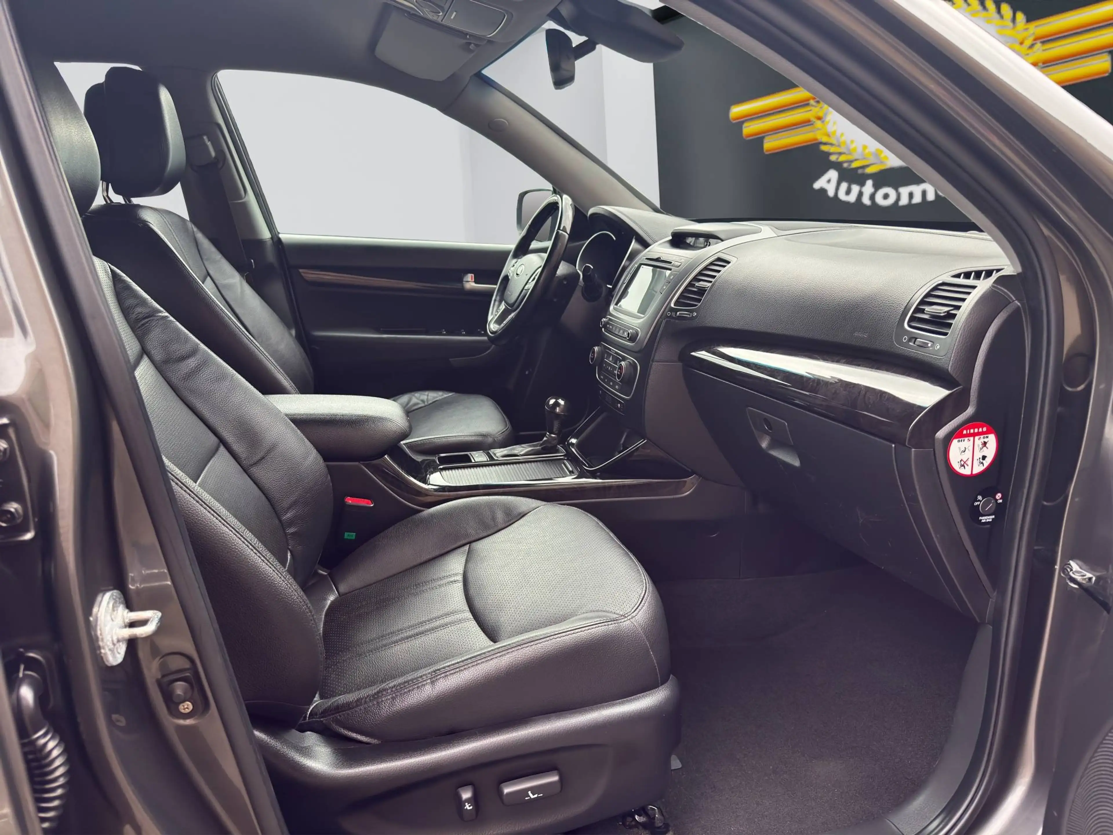 Kia Sorento Platinum Edition 4WD — photo 11