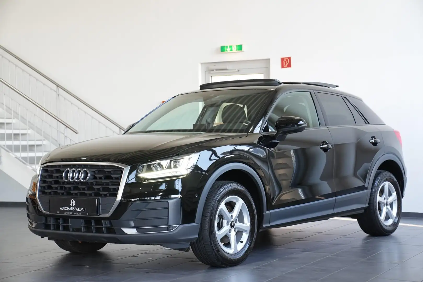 Audi Q2 35 TFSI basis *PANO*NAVI*KLIMA* Schwarz - 2