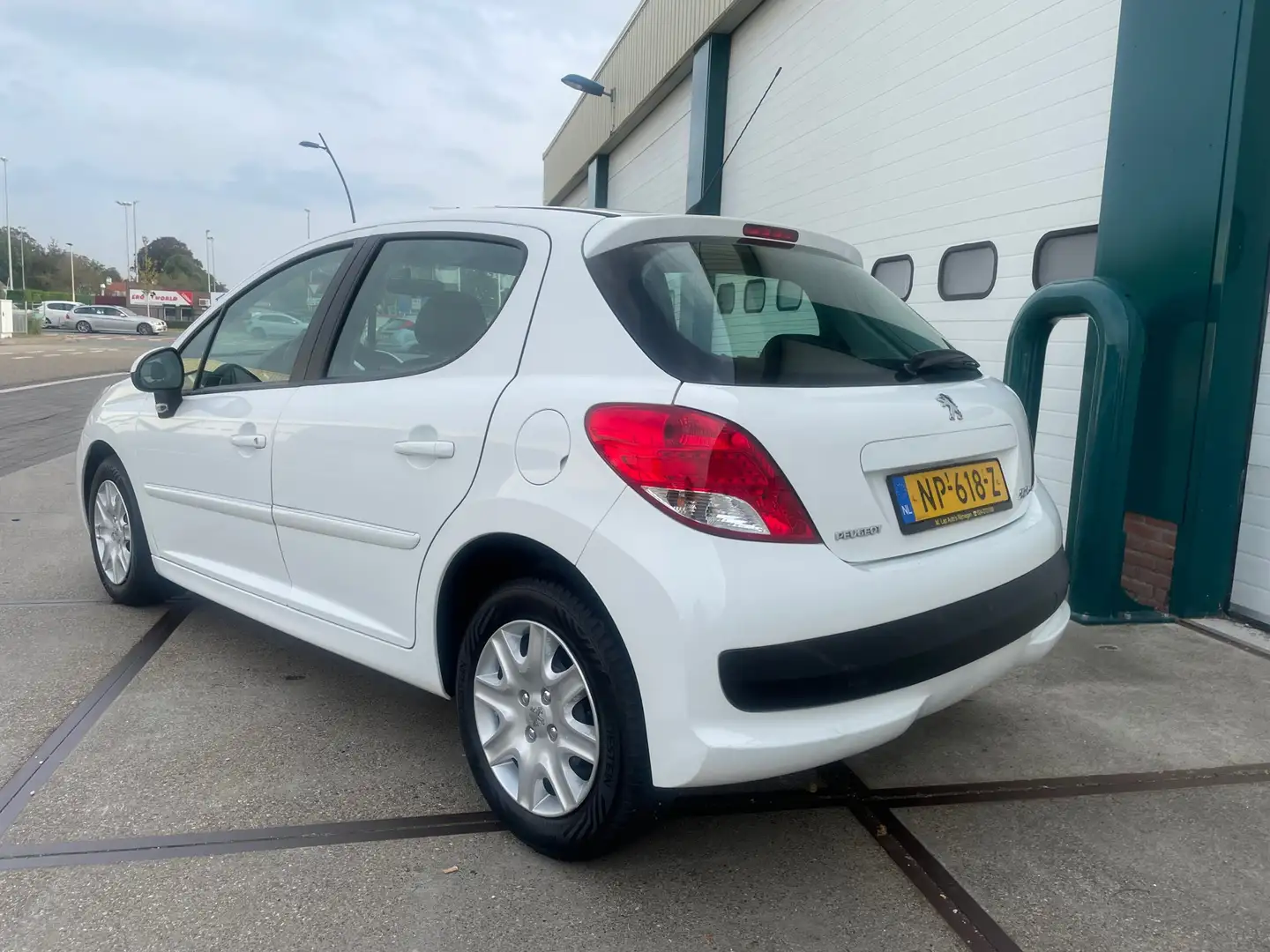 Peugeot 207 1.4 Acces Lite Blanc - 2