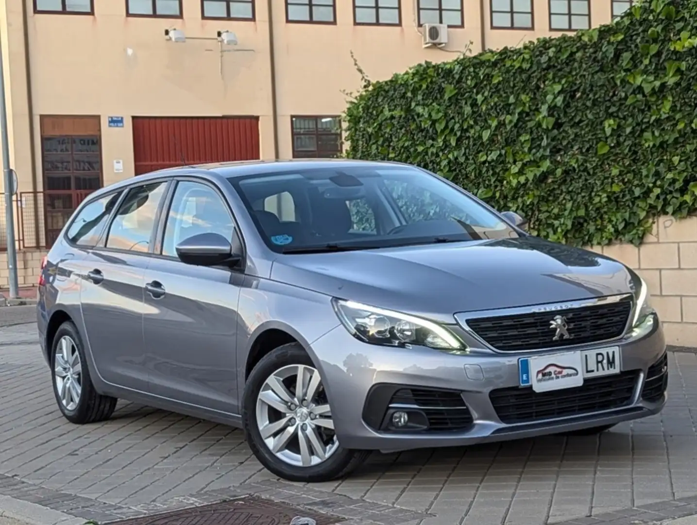 Peugeot 308 SW 1.5 BlueHDi S&S Allure Pack EAT8 130 Gris - 2