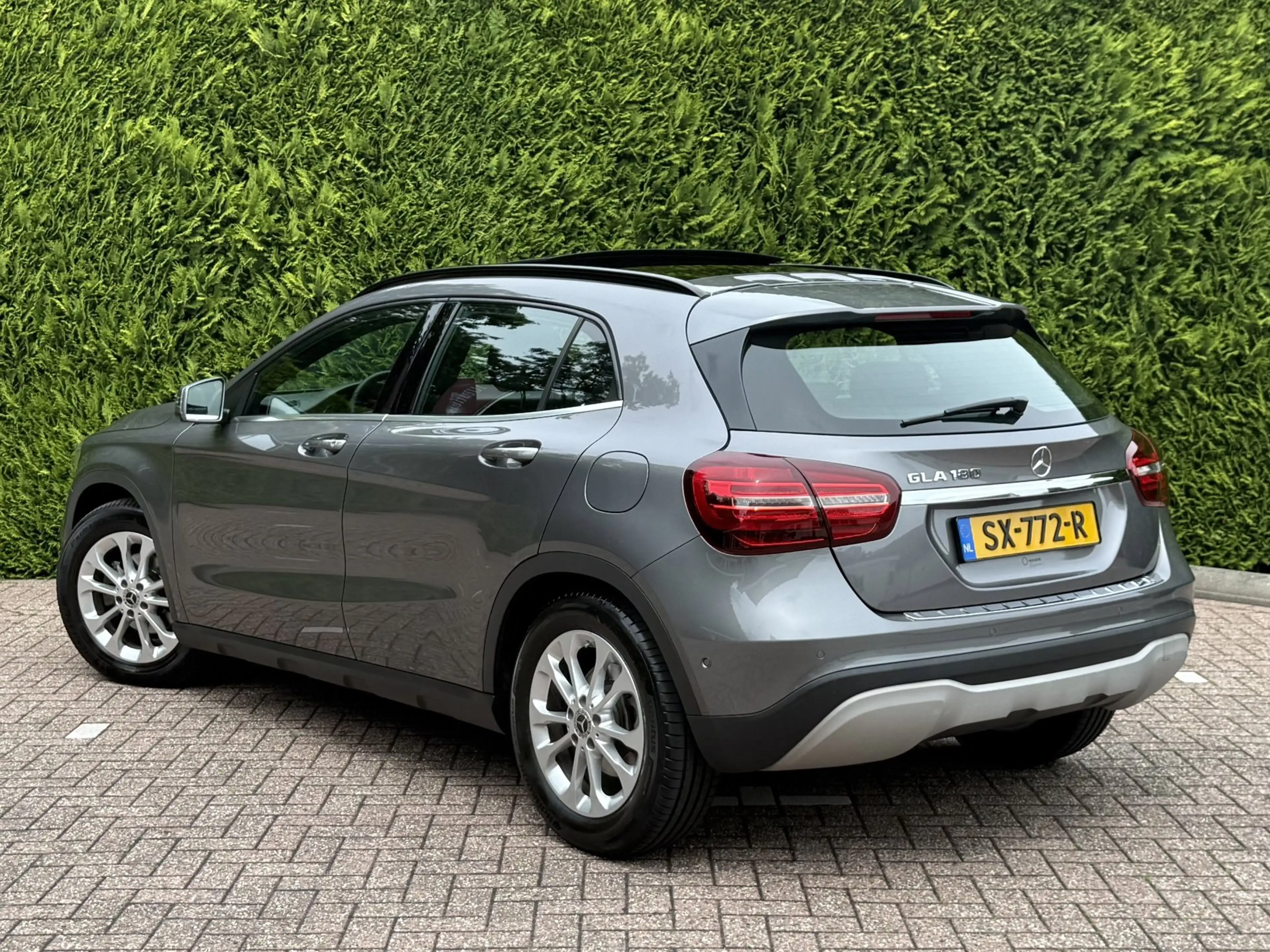 Mercedes-Benz GLA 180 | Business Solution + Ltd | Pano | Stoelverwarming — photo 10