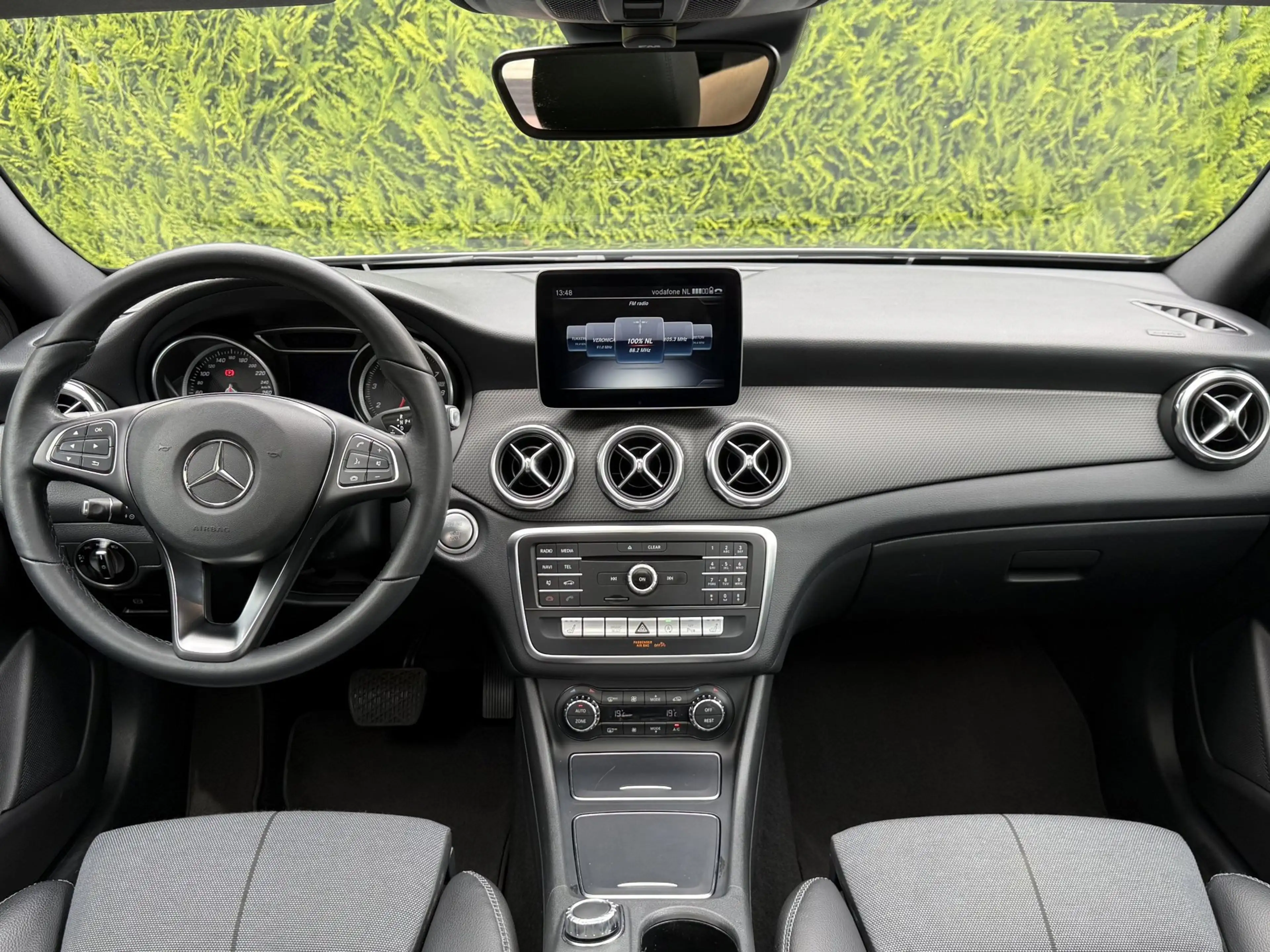 Mercedes-Benz GLA 180 | Business Solution + Ltd | Pano | Stoelverwarming — photo 4