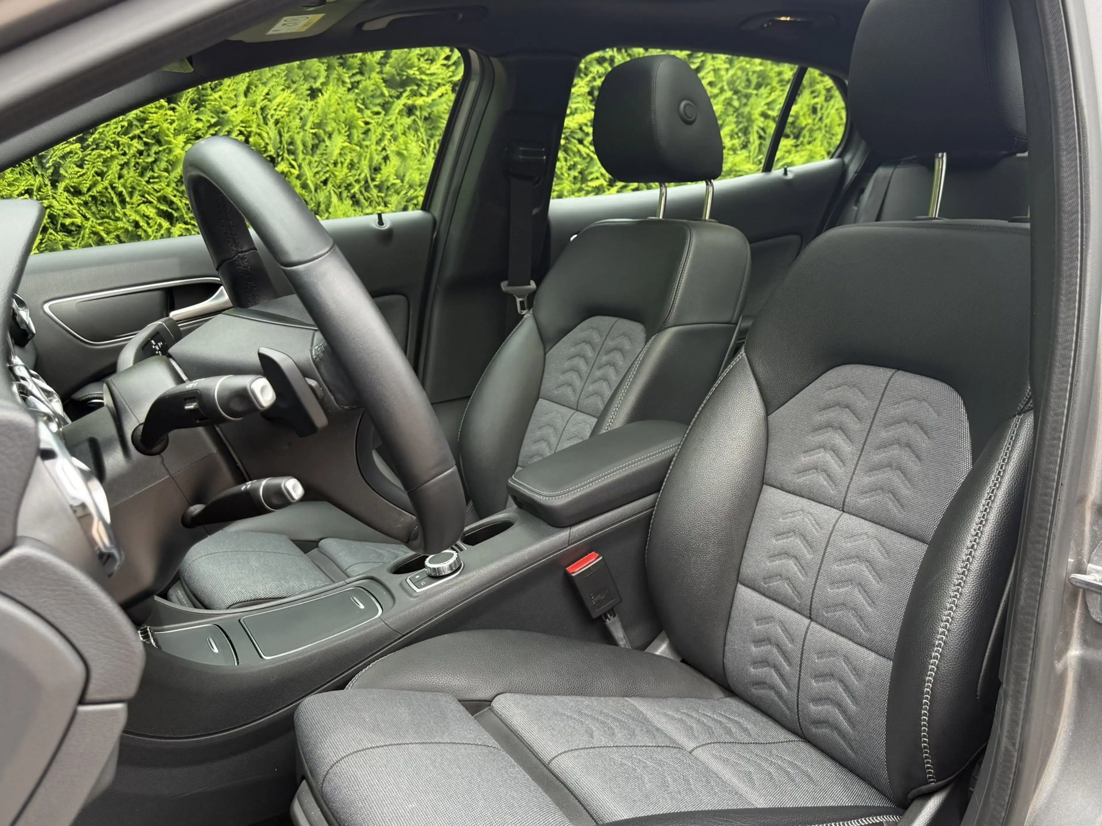 Mercedes-Benz GLA 180 | Business Solution + Ltd | Pano | Stoelverwarming — photo 7