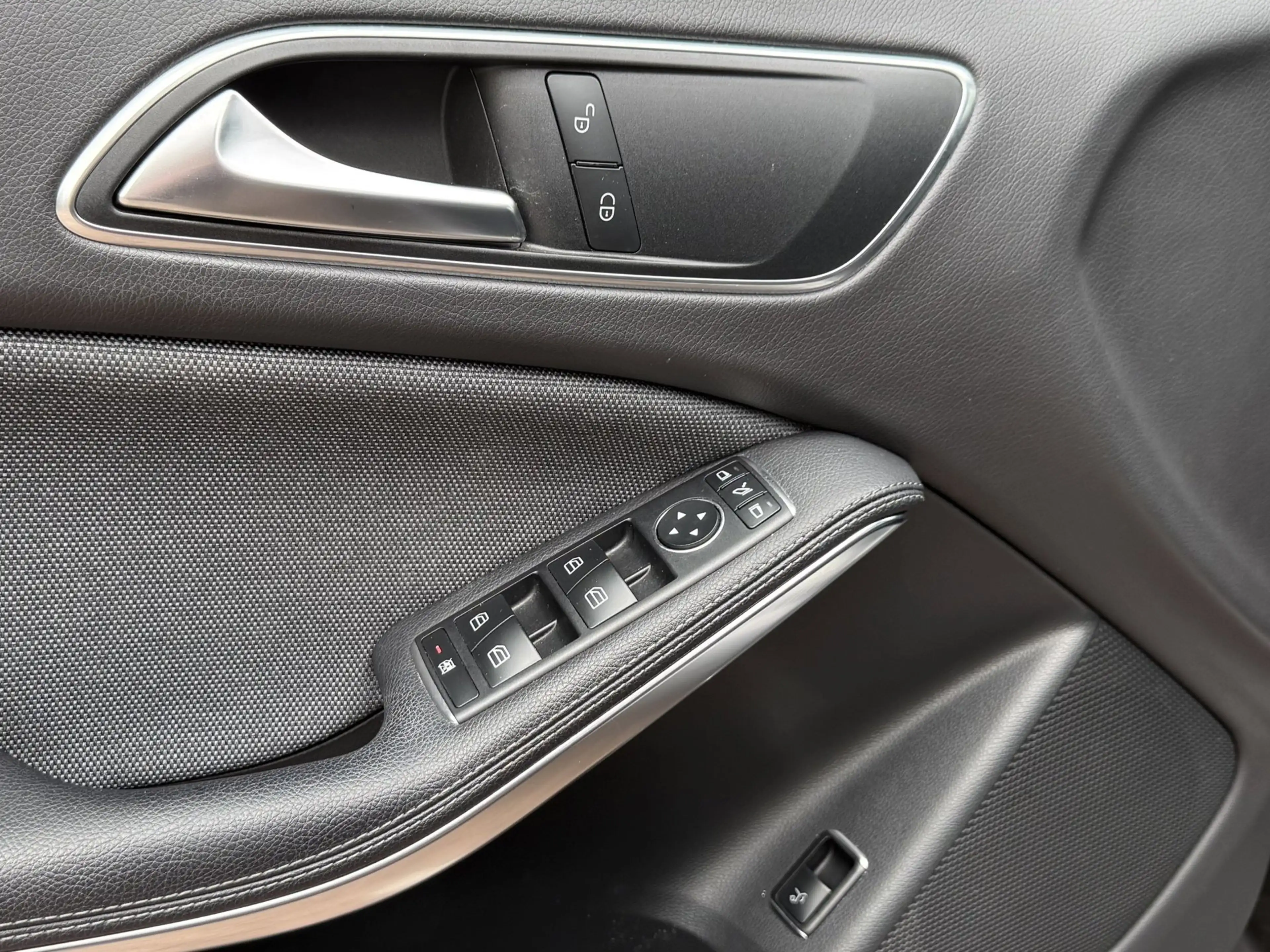 Mercedes-Benz GLA 180 | Business Solution + Ltd | Pano | Stoelverwarming — photo 12