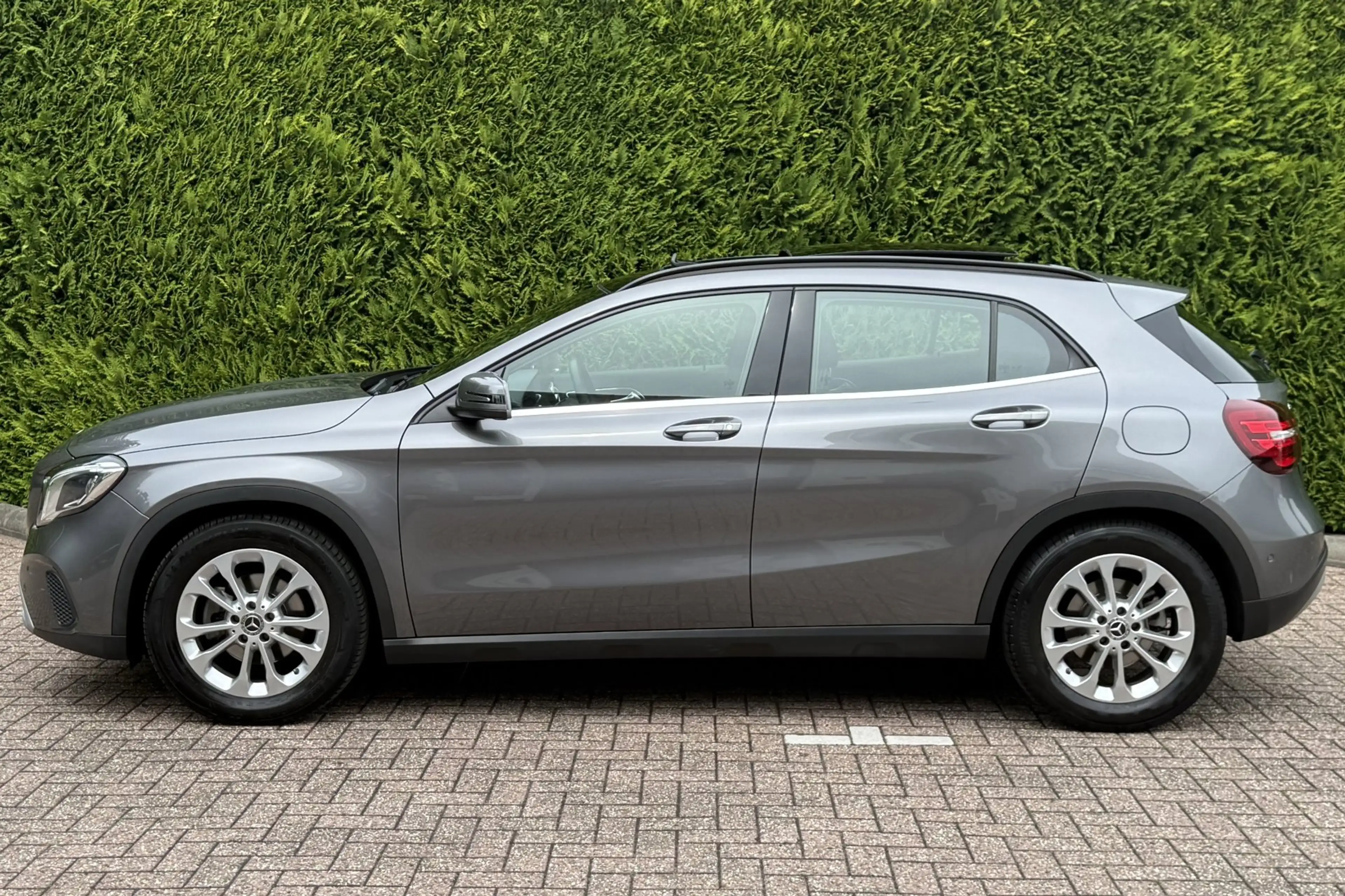 Mercedes-Benz GLA 180 | Business Solution + Ltd | Pano | Stoelverwarming — photo 11