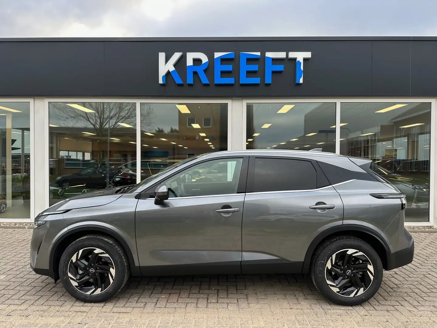 Nissan Qashqai 1.3 MHEV Xtronic N-Connecta NIEUW Grijs - 2