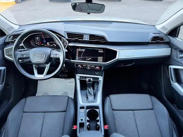 Audi Q3 view 9