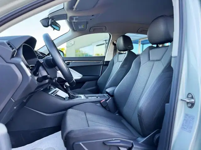 Audi Q3 view 7