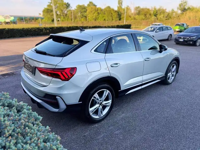 Audi Q3 view 4