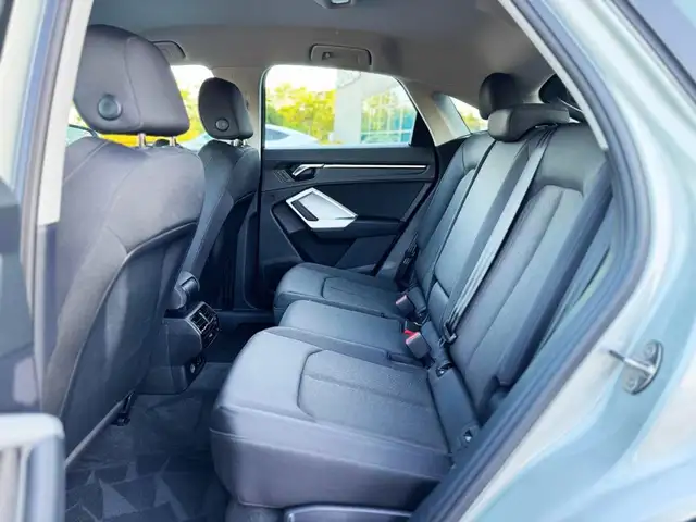 Audi Q3 view 8