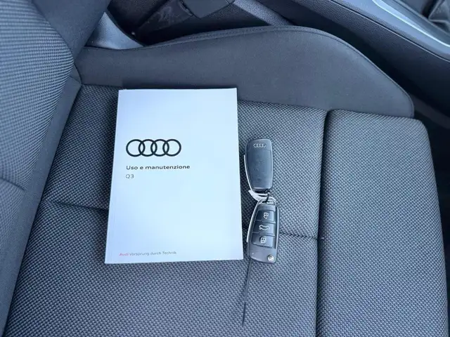 Audi Q3 view 14