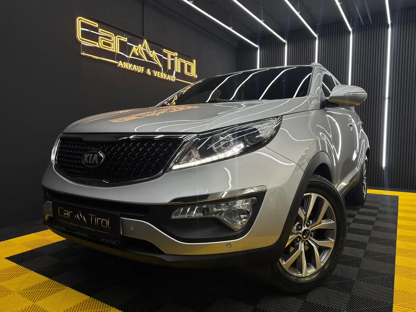 Kia Sportage Attract 2WD / 20 Jahre -EDITION Silber - 2