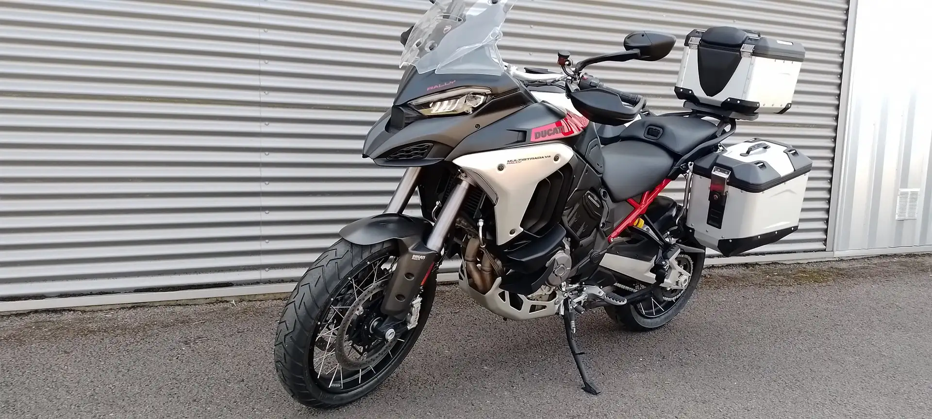 Ducati Multistrada V4 Чорний - 1