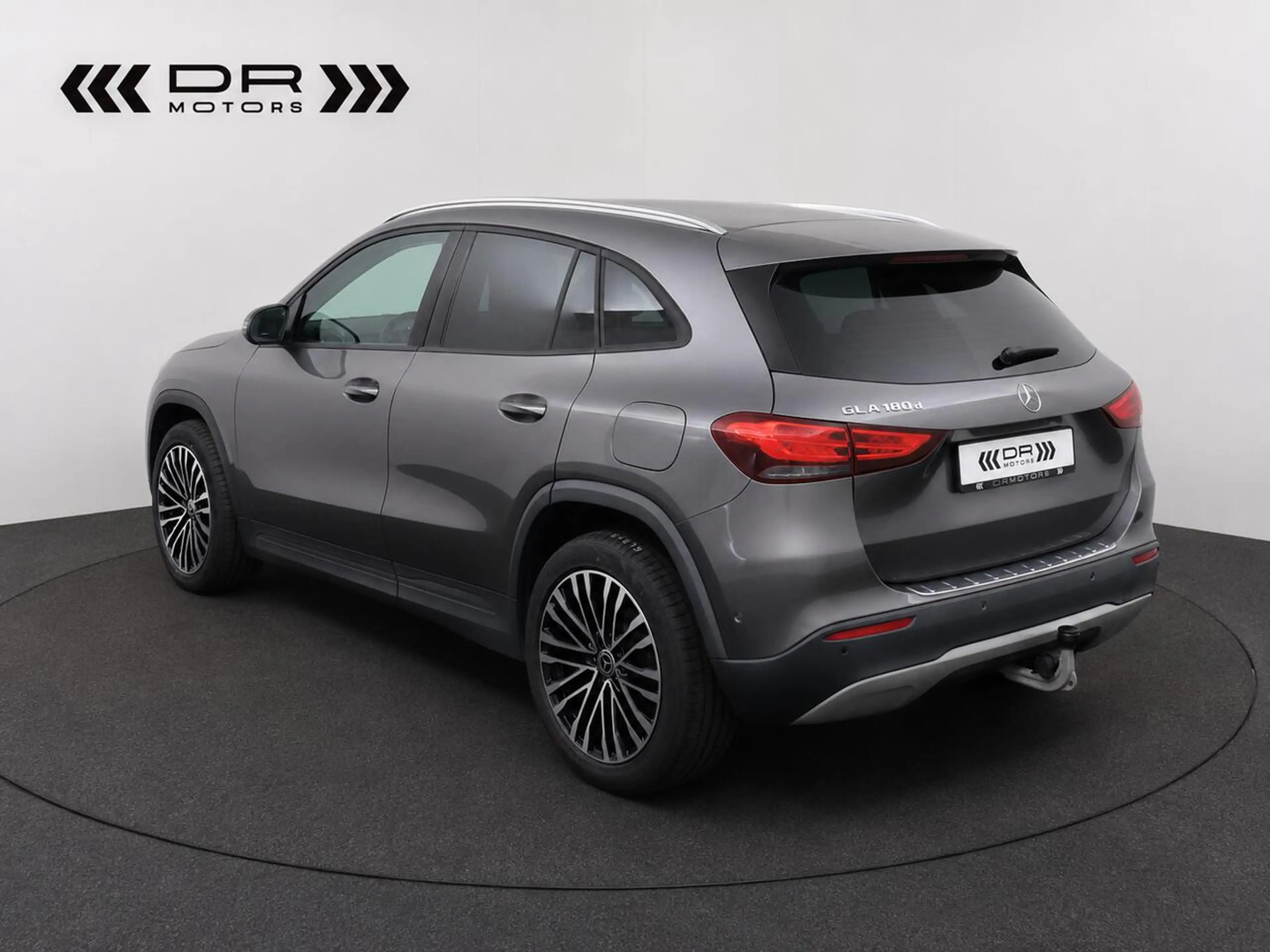 Mercedes-Benz GLA 180 DCT 7-GTRONIC - NAVI - CAMERA - DAB — photo 6