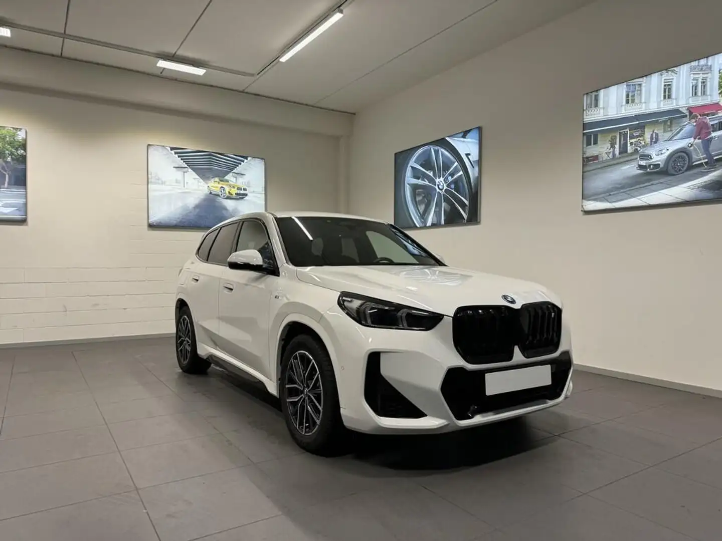 BMW iX1 30 xdrive Msport Blanco - 2