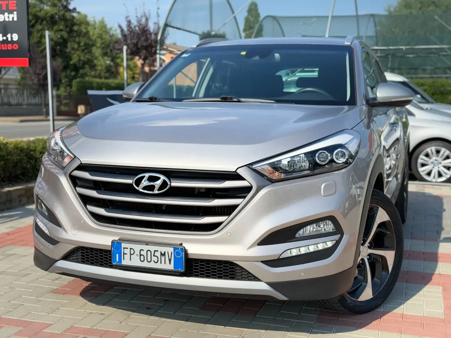 Hyundai TUCSON Tucson 1.7 CRDi DCT Sound Edition Gris - 1