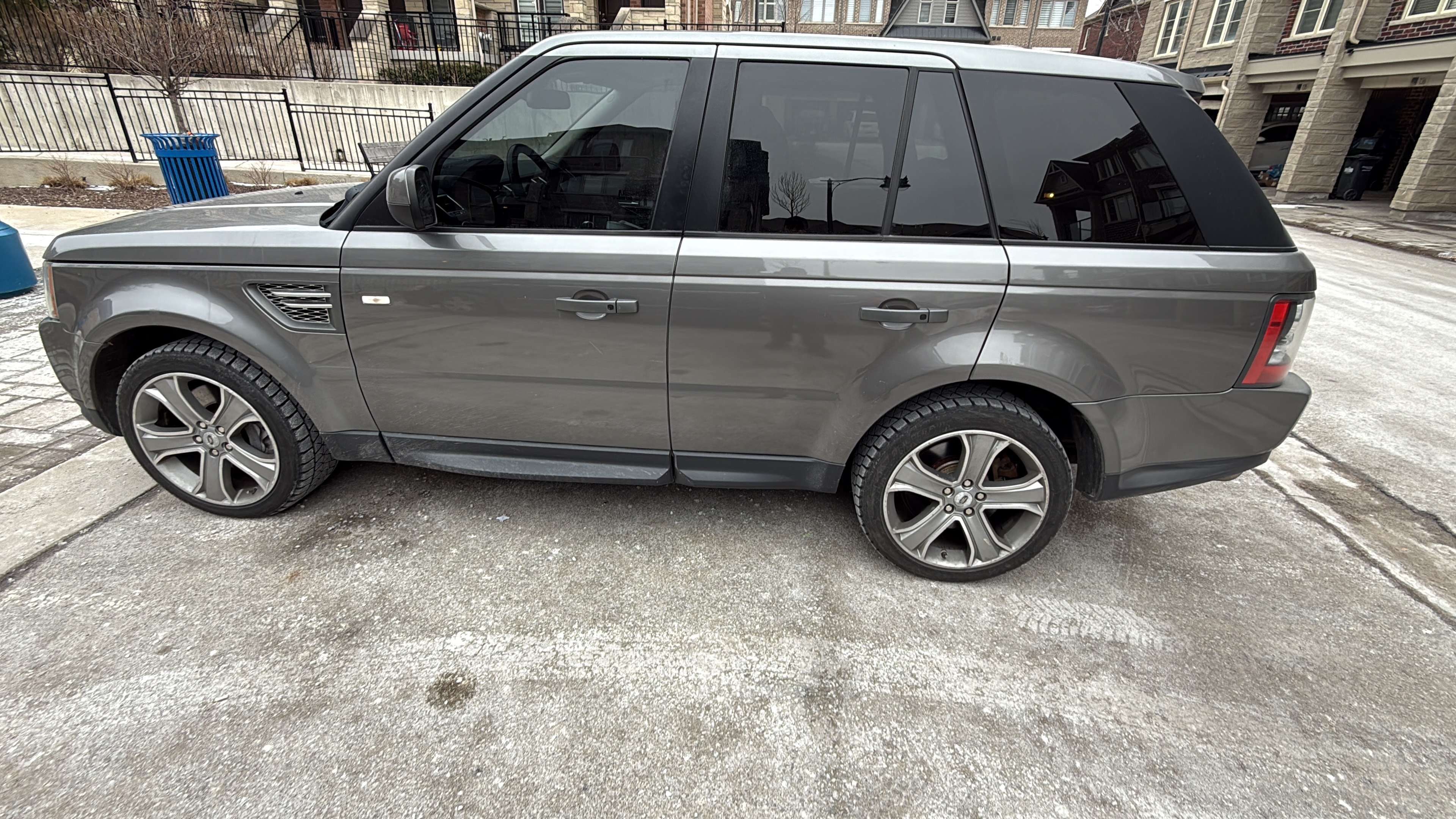 2011 Land Rover Range Rover Sport SC alt 2