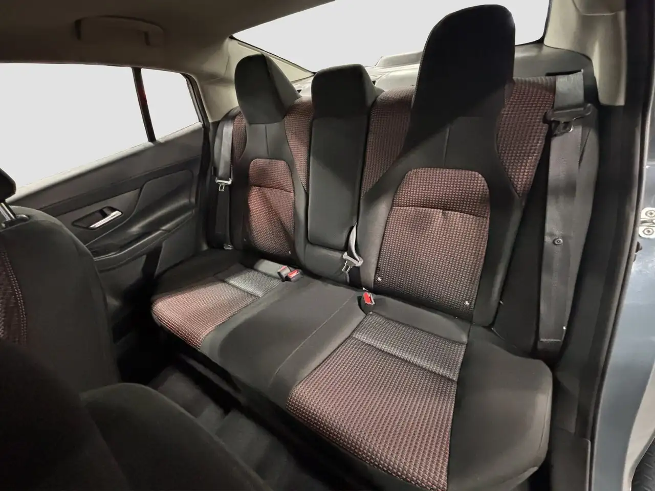 Nissan Sentra снимка Nissan Sentra