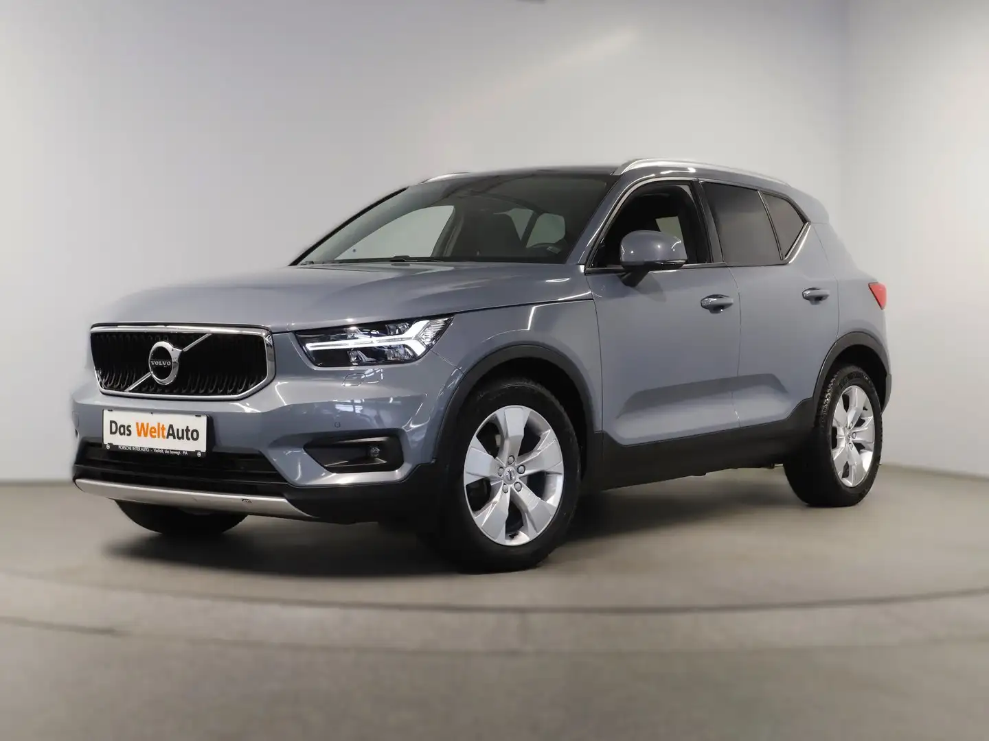Volvo XC40 T3 Momentum Pro Geartronic Grau - 1