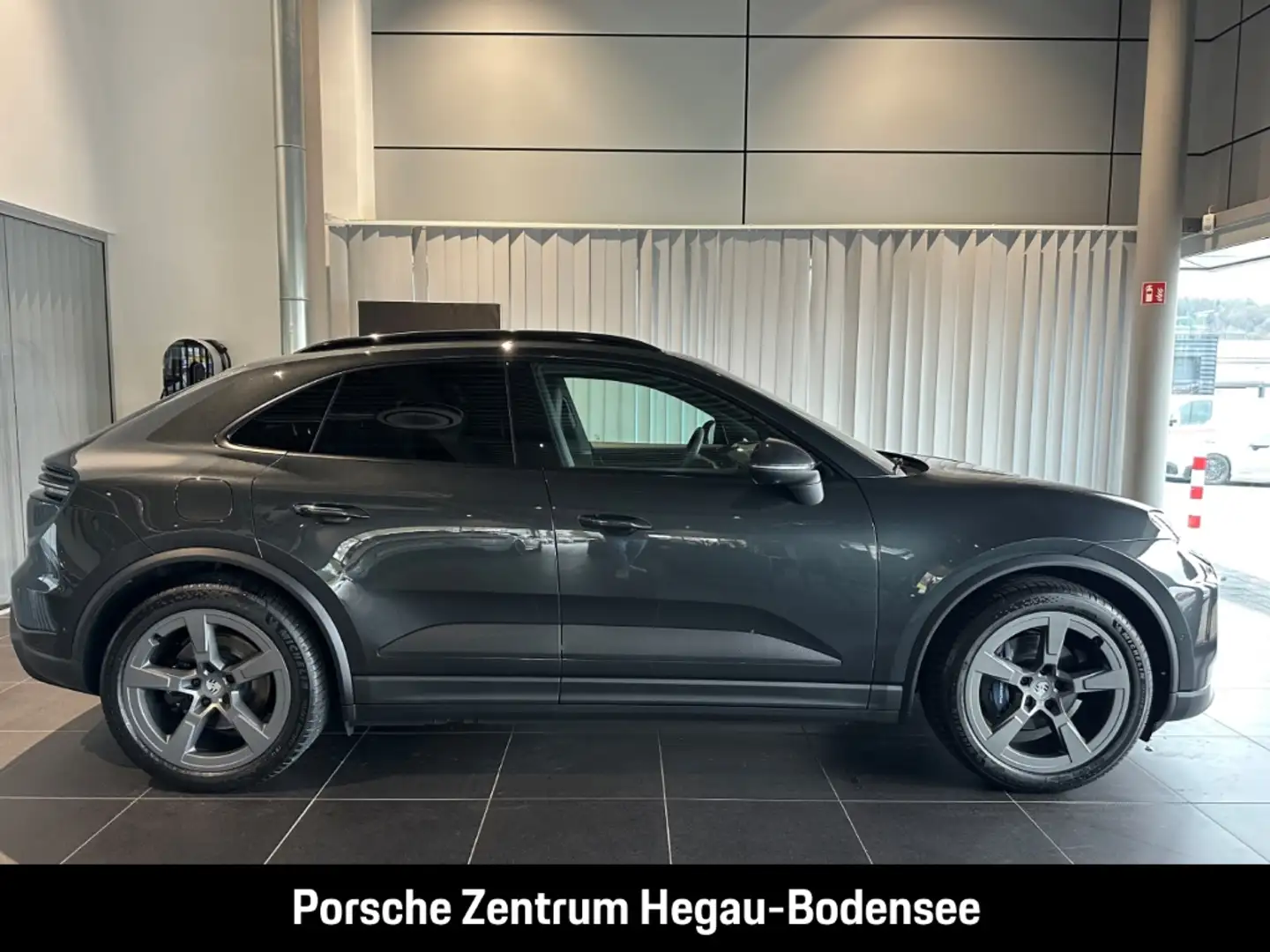 Porsche Macan 4/Panorama/PASM/BOSE/Matrix LED/InnoDrive Grau - 2